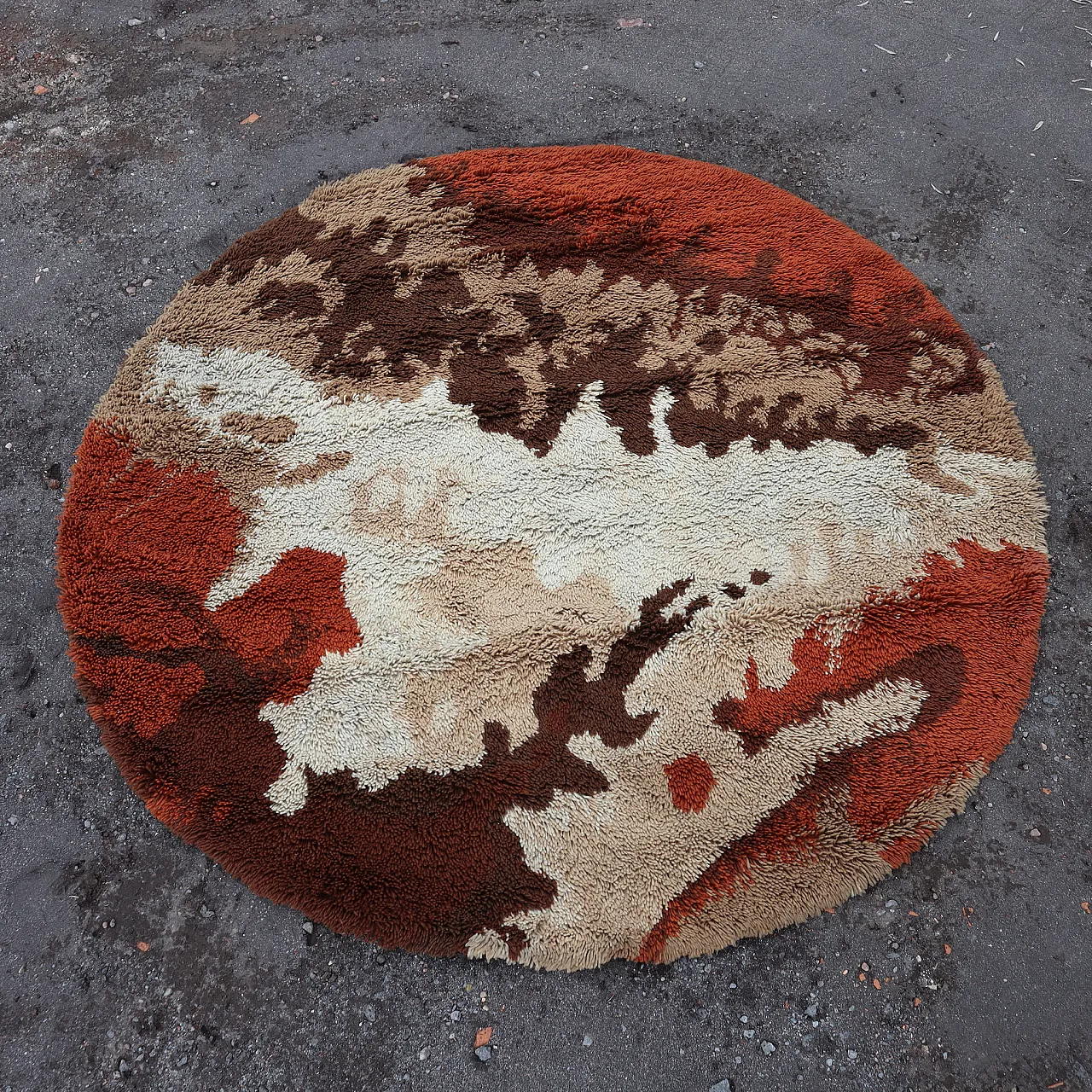 Round rug, 70s 3