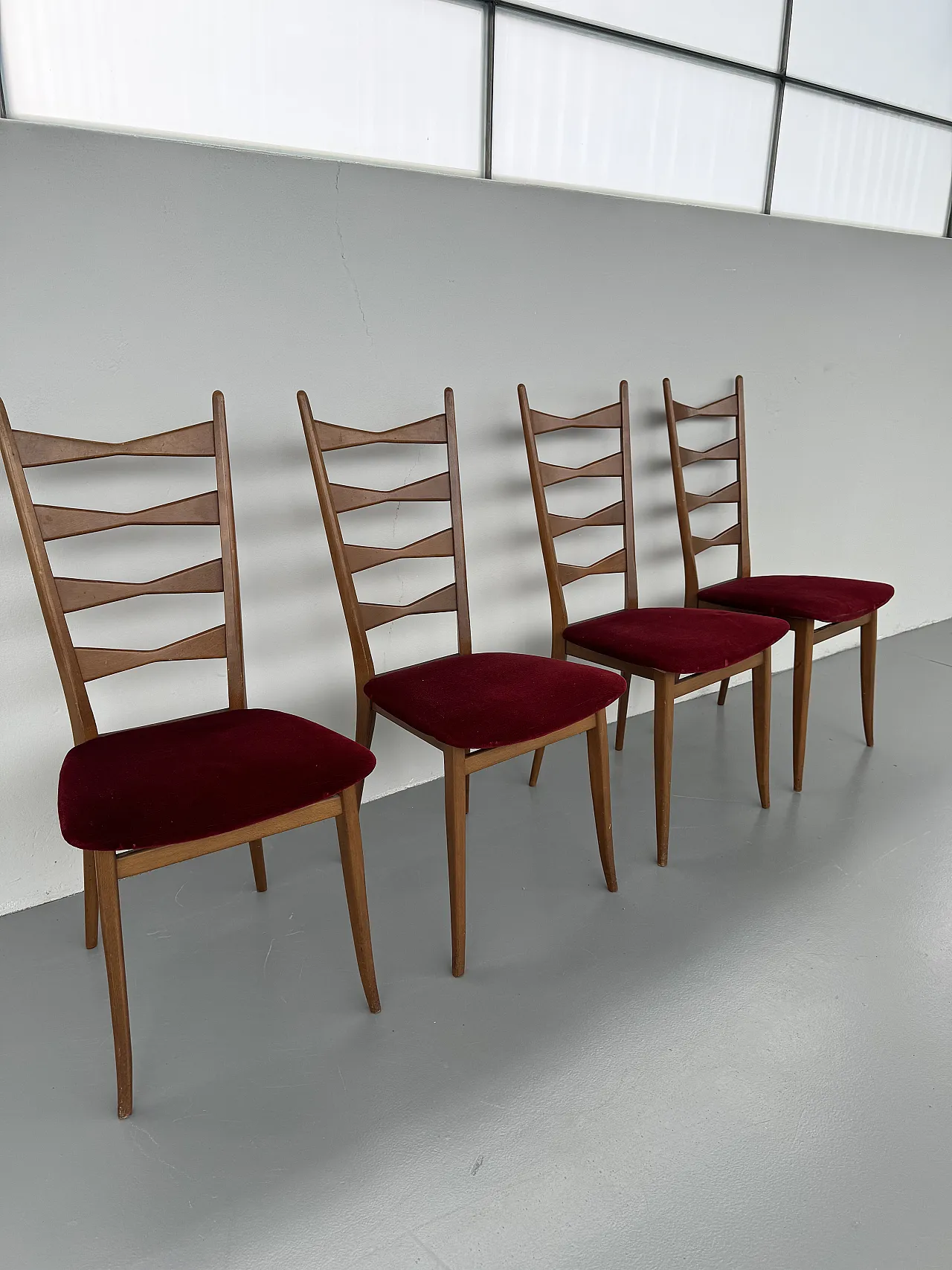 4 Chairs in walnut and red velvet, 1950s 13