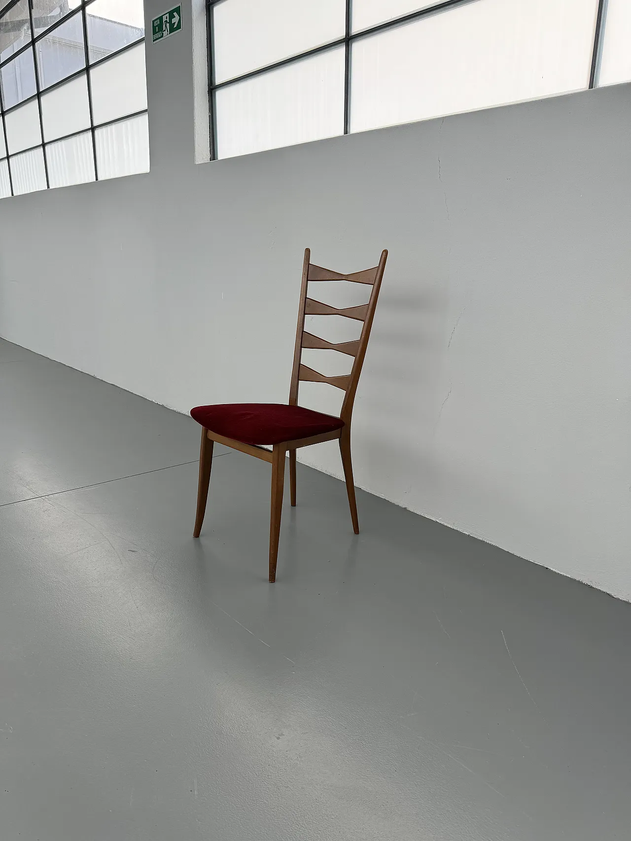 4 Chairs in walnut and red velvet, 1950s 15