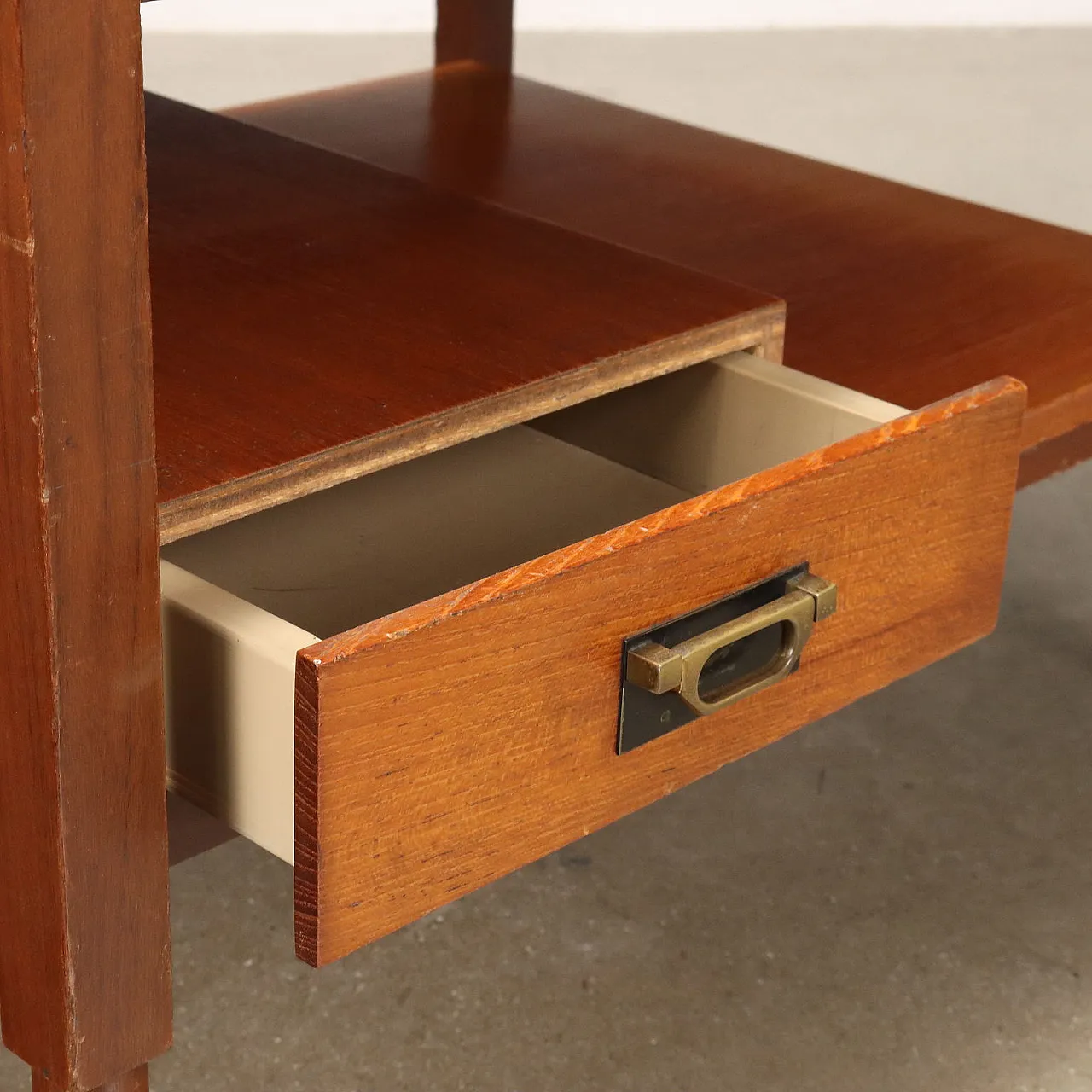 Tavolino da salotto in impiallicciatura in teak con cassetto, anni '60 3