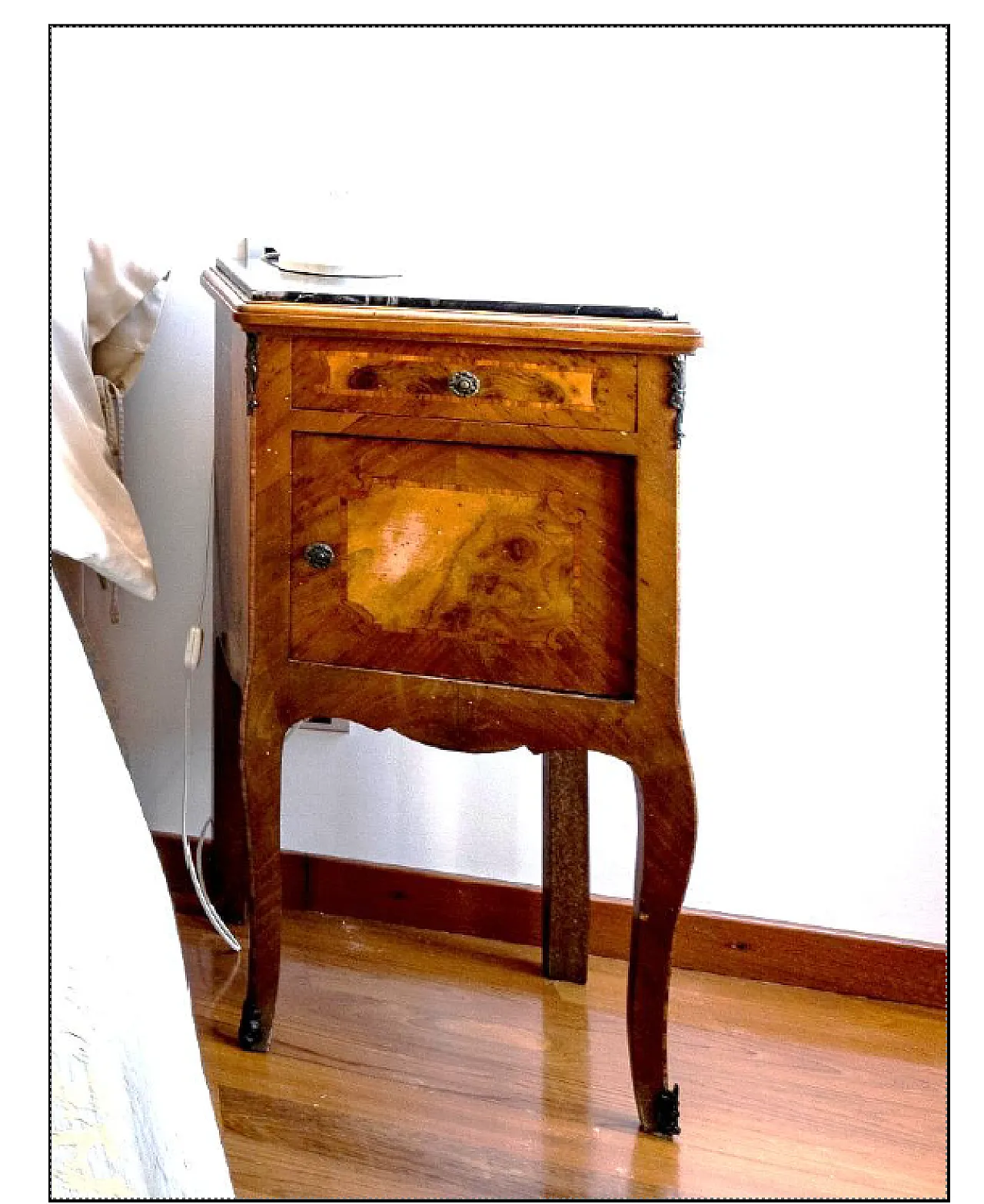 Pair of Italian bedside tables with marble top, 20th century 1