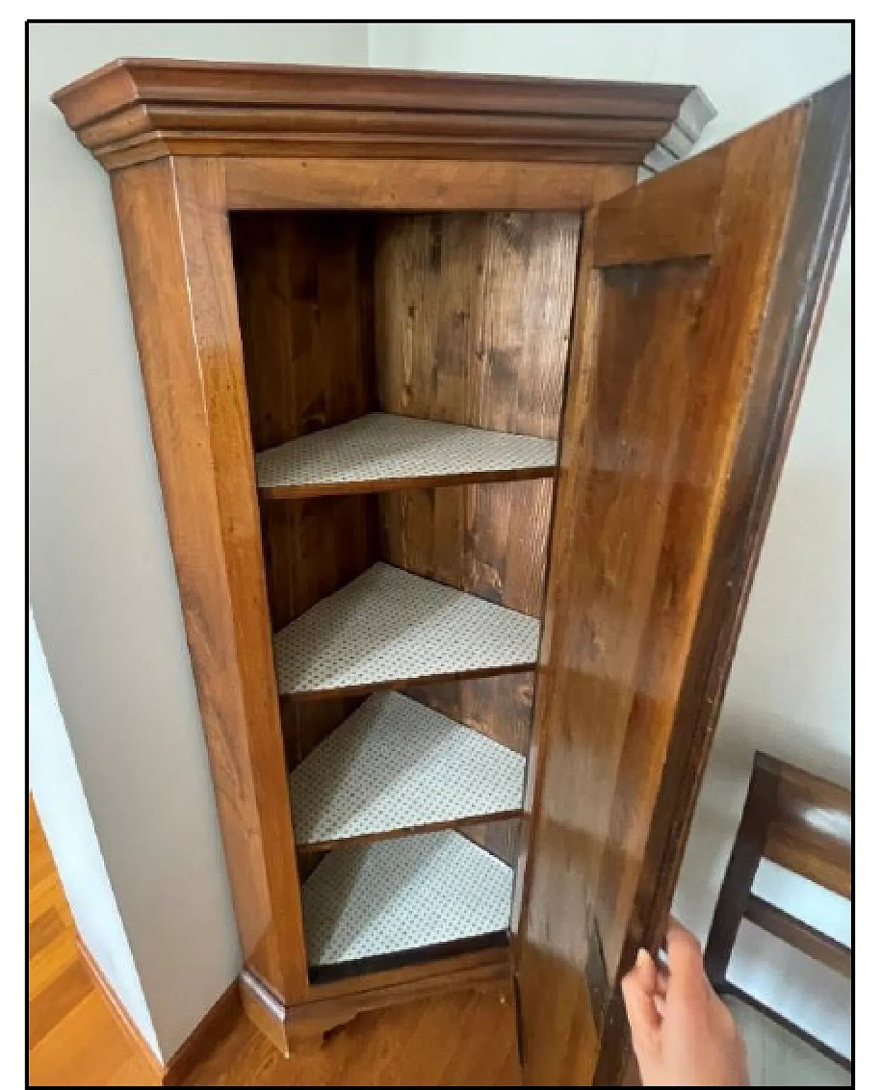 Pair of corner cupboards in solid wood, 19th century 1