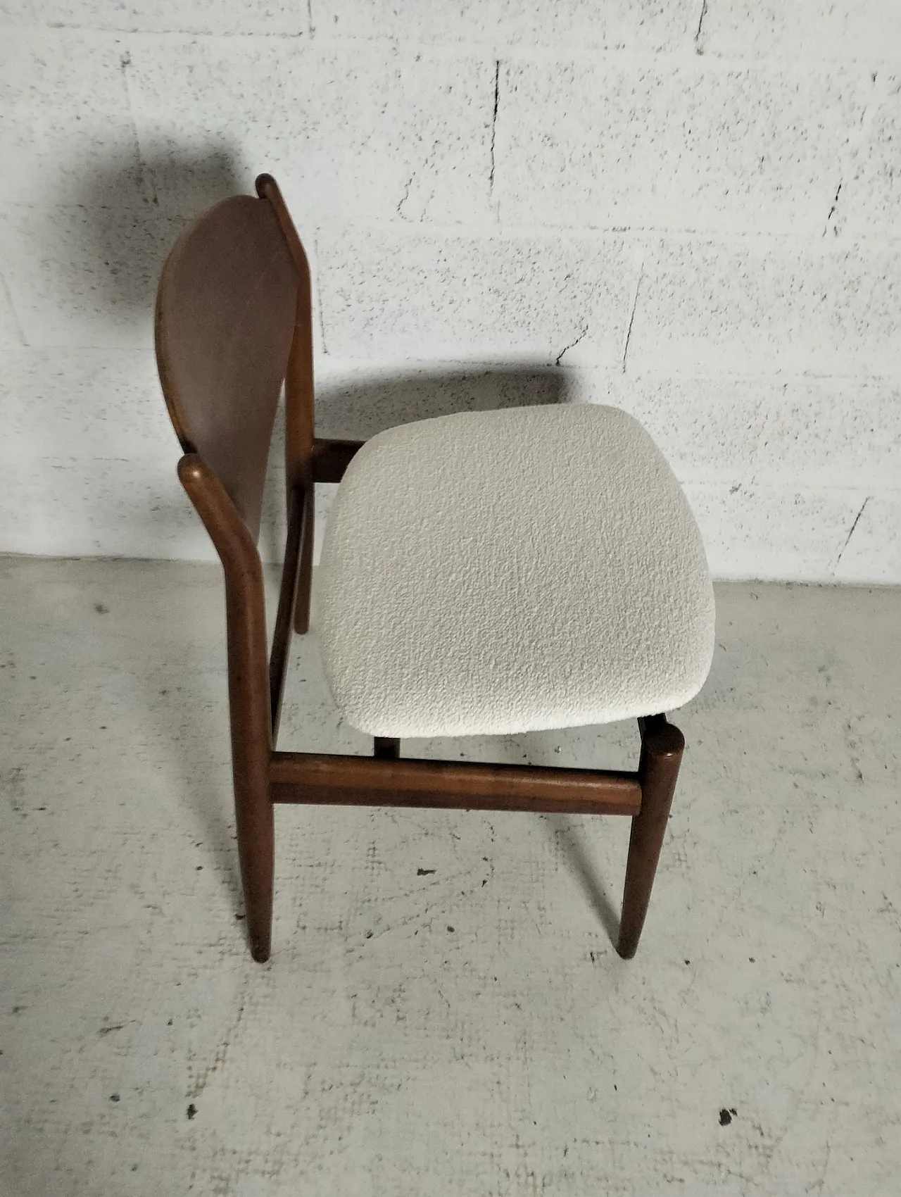 6 chairs in white boucle by Leonardo Fiori for Isa Bergamo, 60s 3