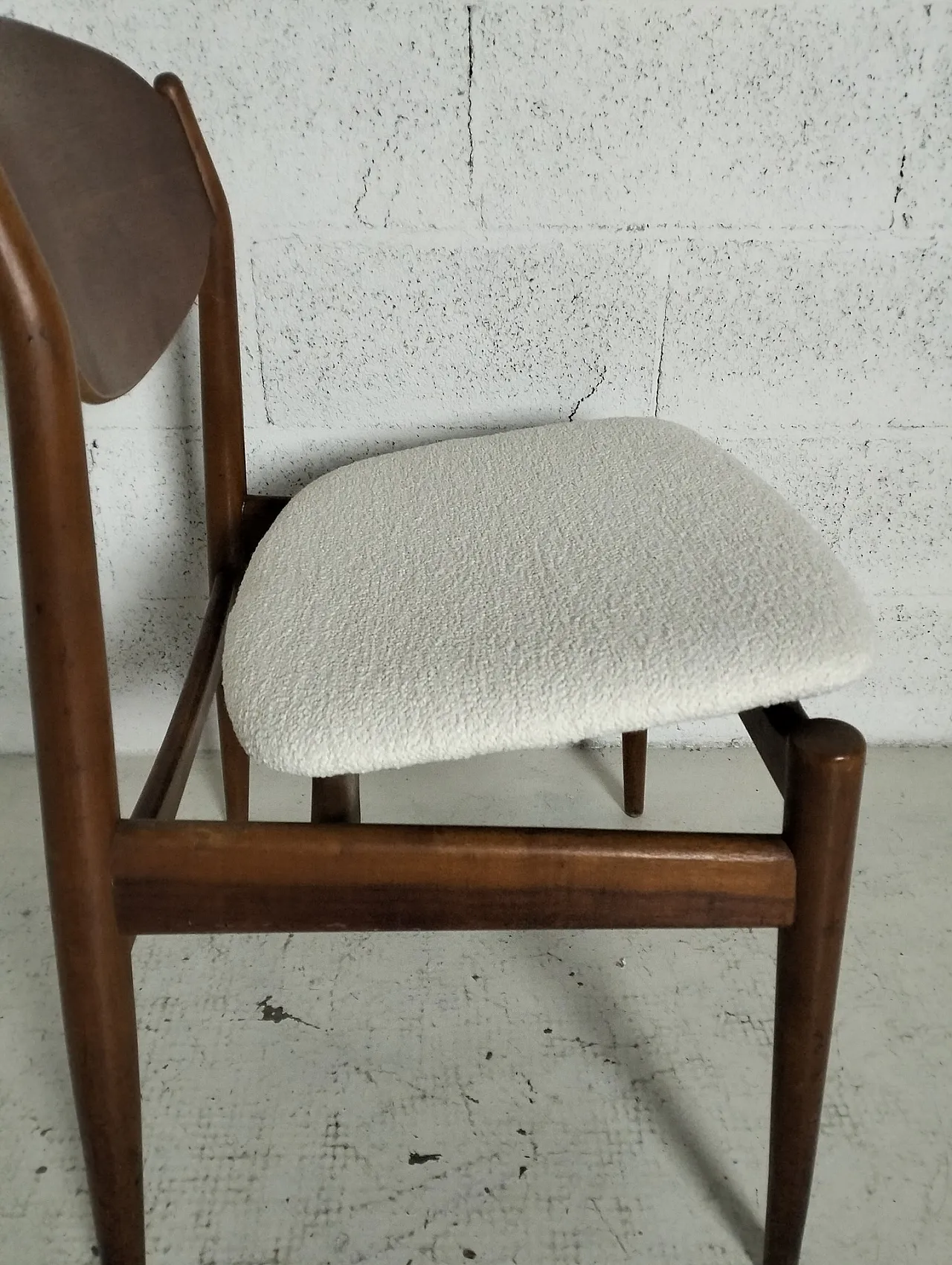 6 chairs in white boucle by Leonardo Fiori for Isa Bergamo, 60s 4