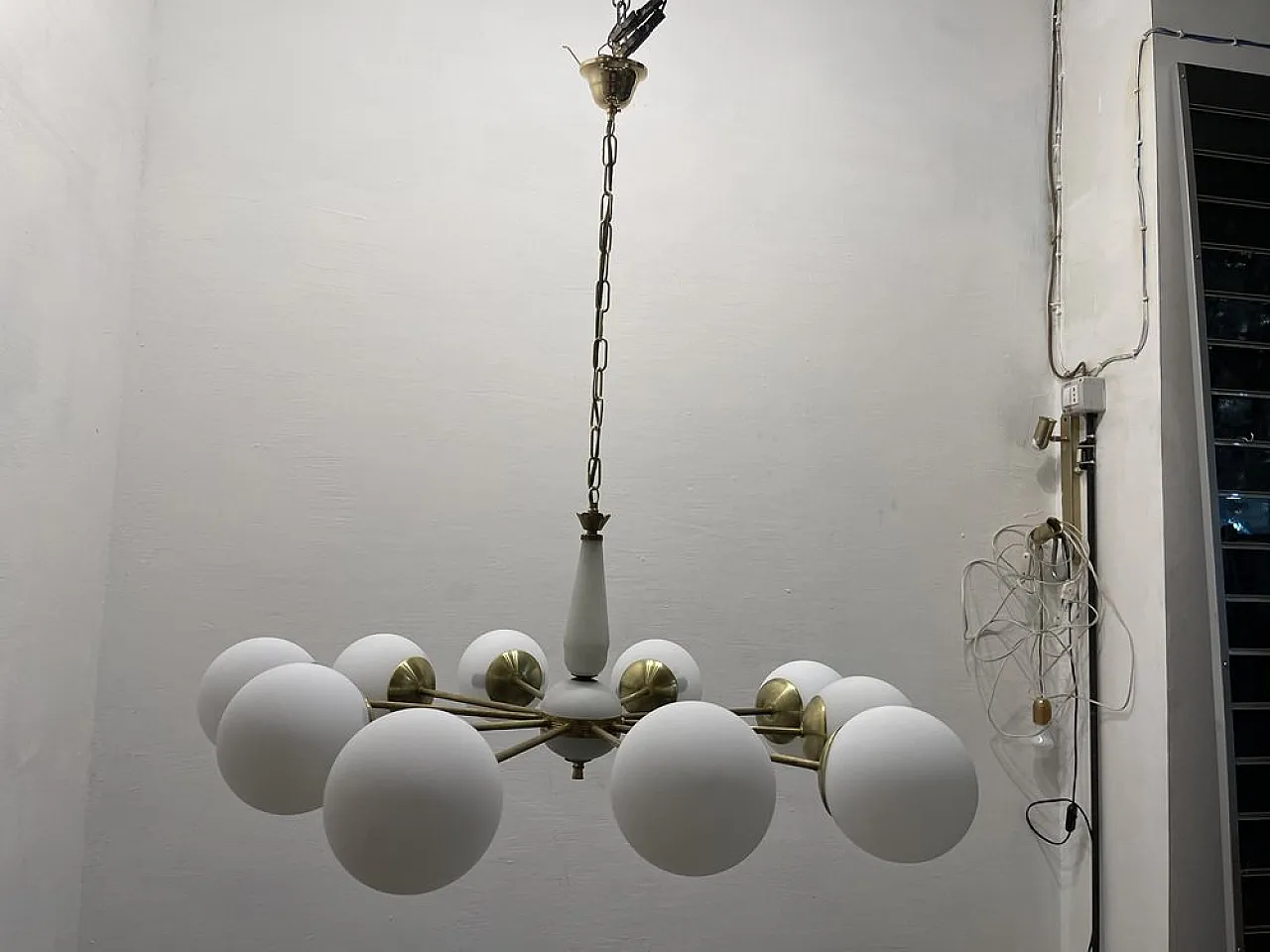 Sputnik 10-Light Chandelier in Opaline Glass and Brass, 1960s 4