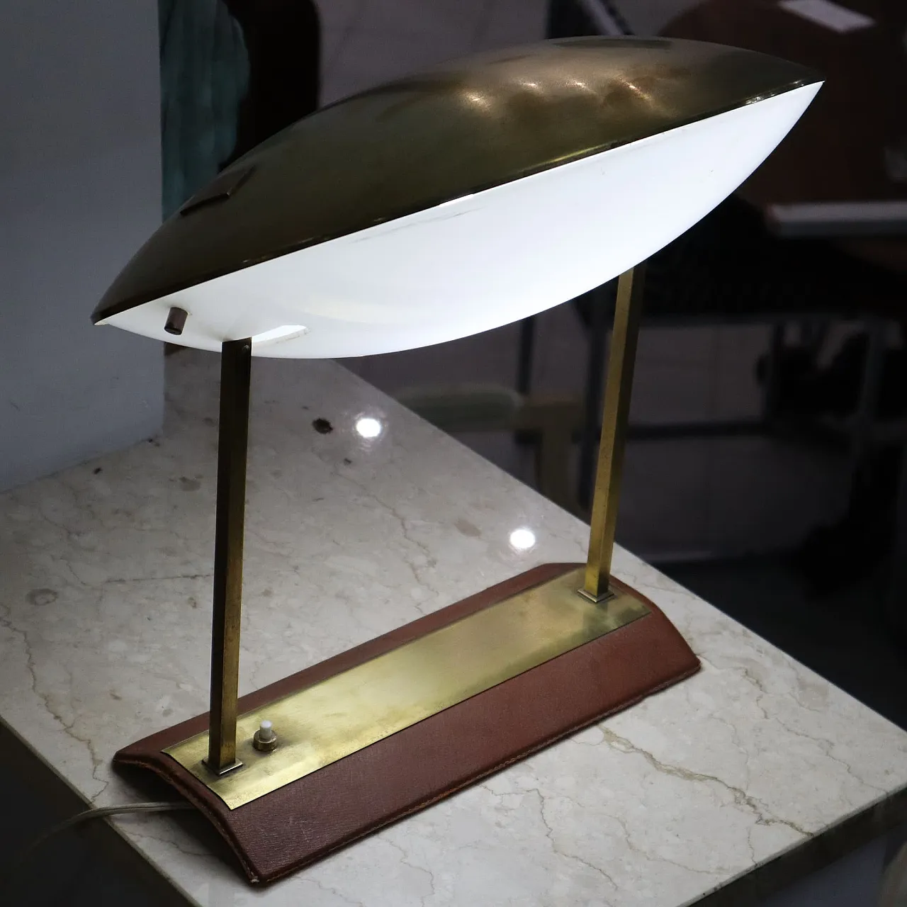 Table lamp mod. 8050 Stilnovo in brass and perspex, 60s 4