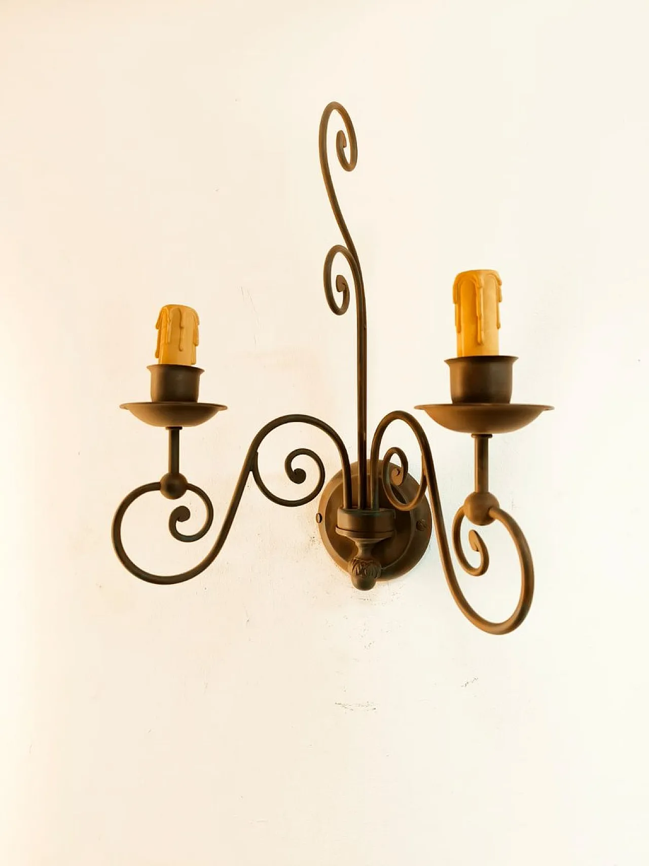 2 light wrought iron wall light, 1980s 3