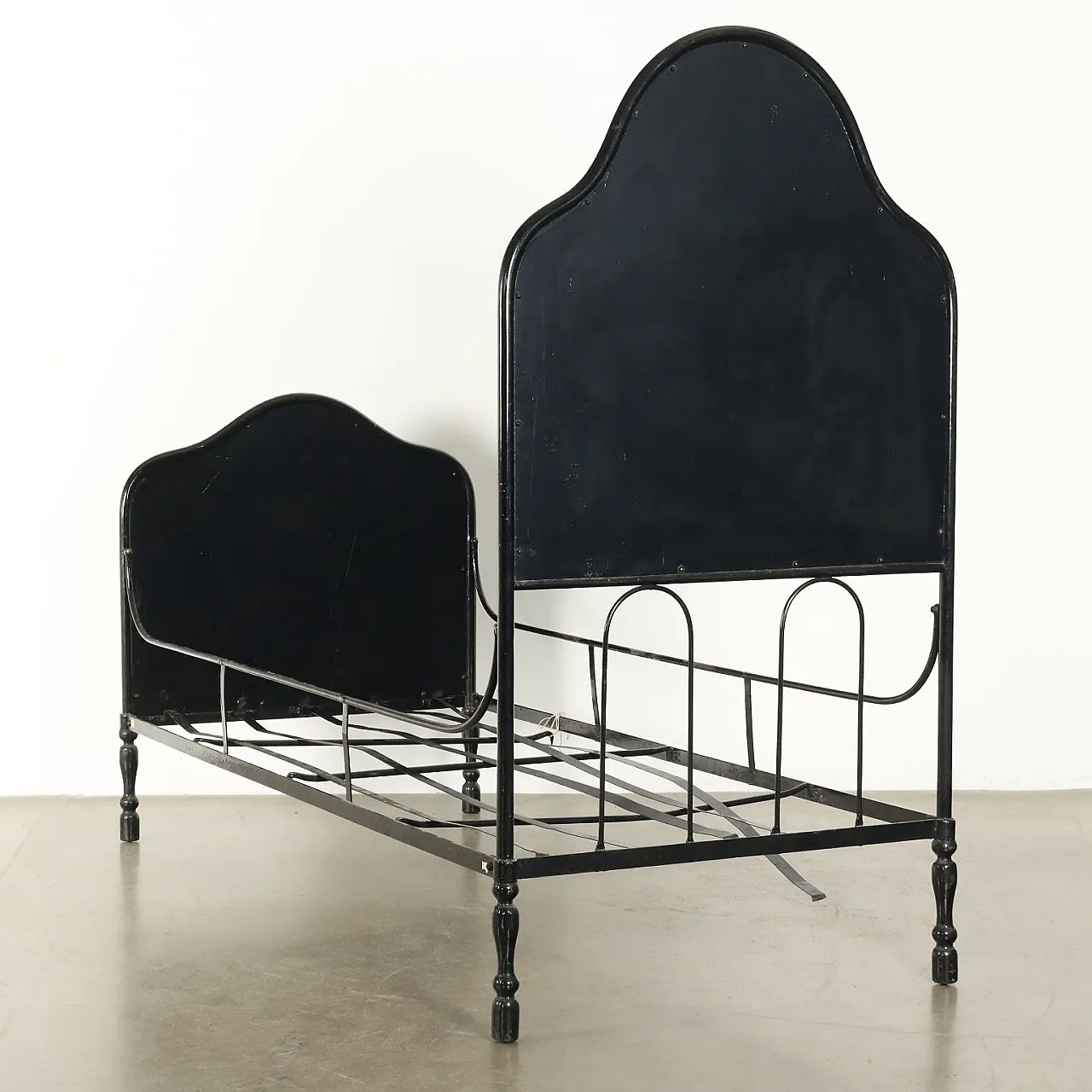 Umbertino wrought iron bed, 19th century 8