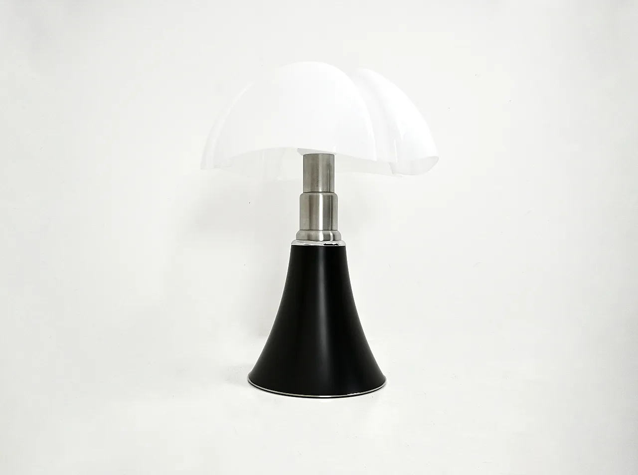 Black Pipistrello table lamp by Gae Aulenti for Martinelli Luce, 80s 1