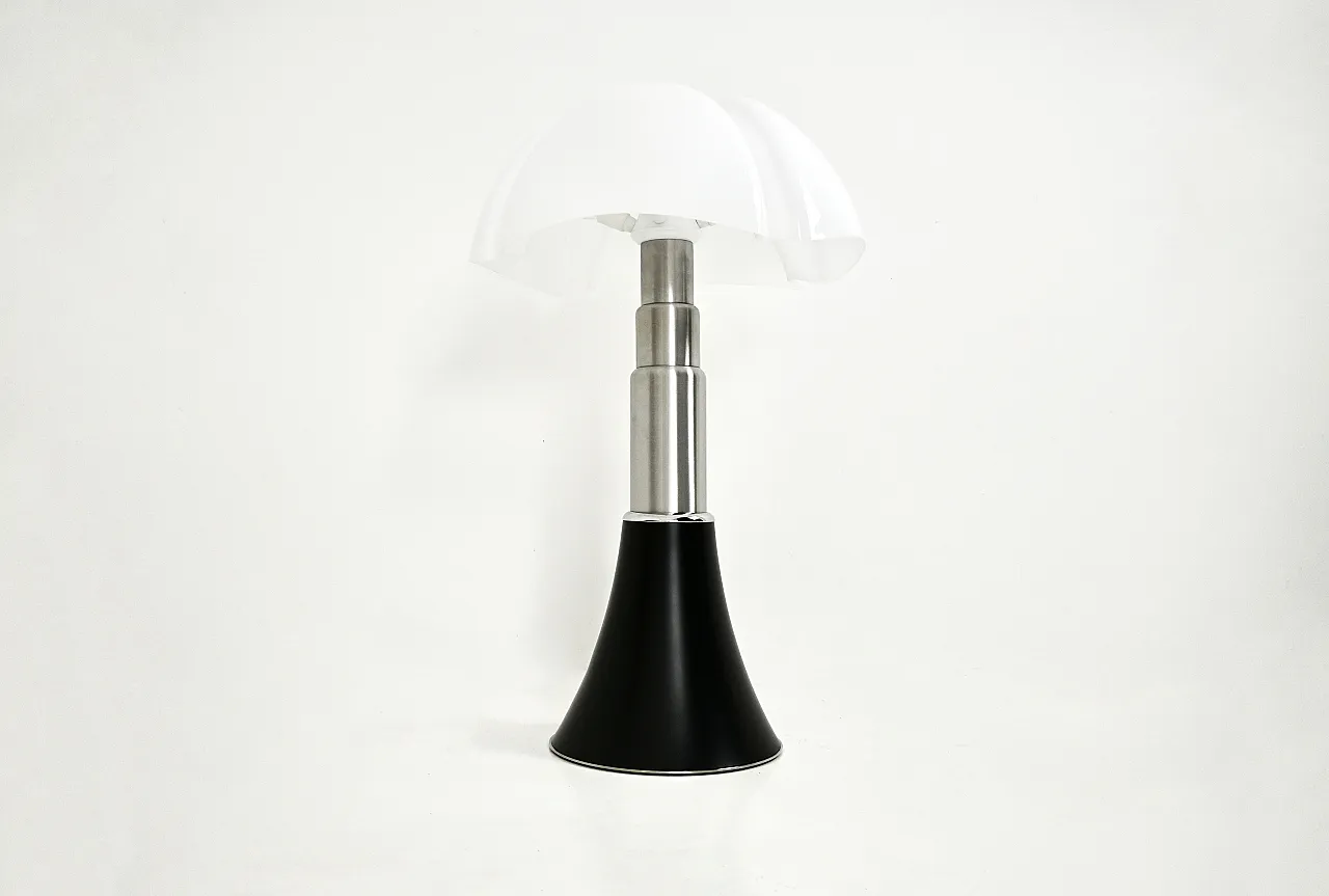 Black Pipistrello table lamp by Gae Aulenti for Martinelli Luce, 80s 3