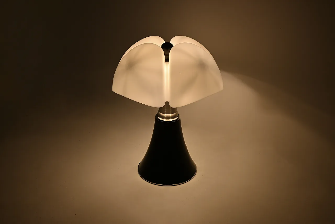 Black Pipistrello table lamp by Gae Aulenti for Martinelli Luce, 80s 6