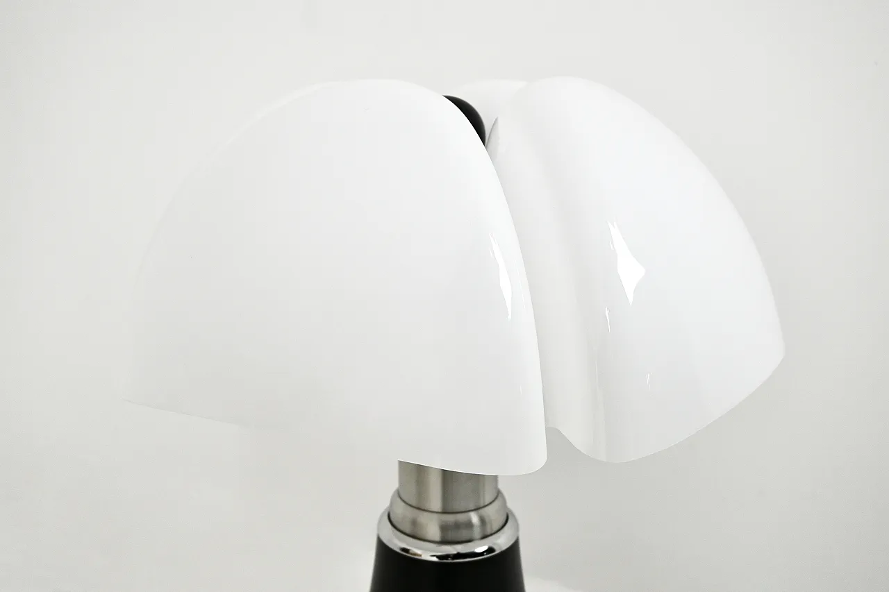 Black Pipistrello table lamp by Gae Aulenti for Martinelli Luce, 80s 11