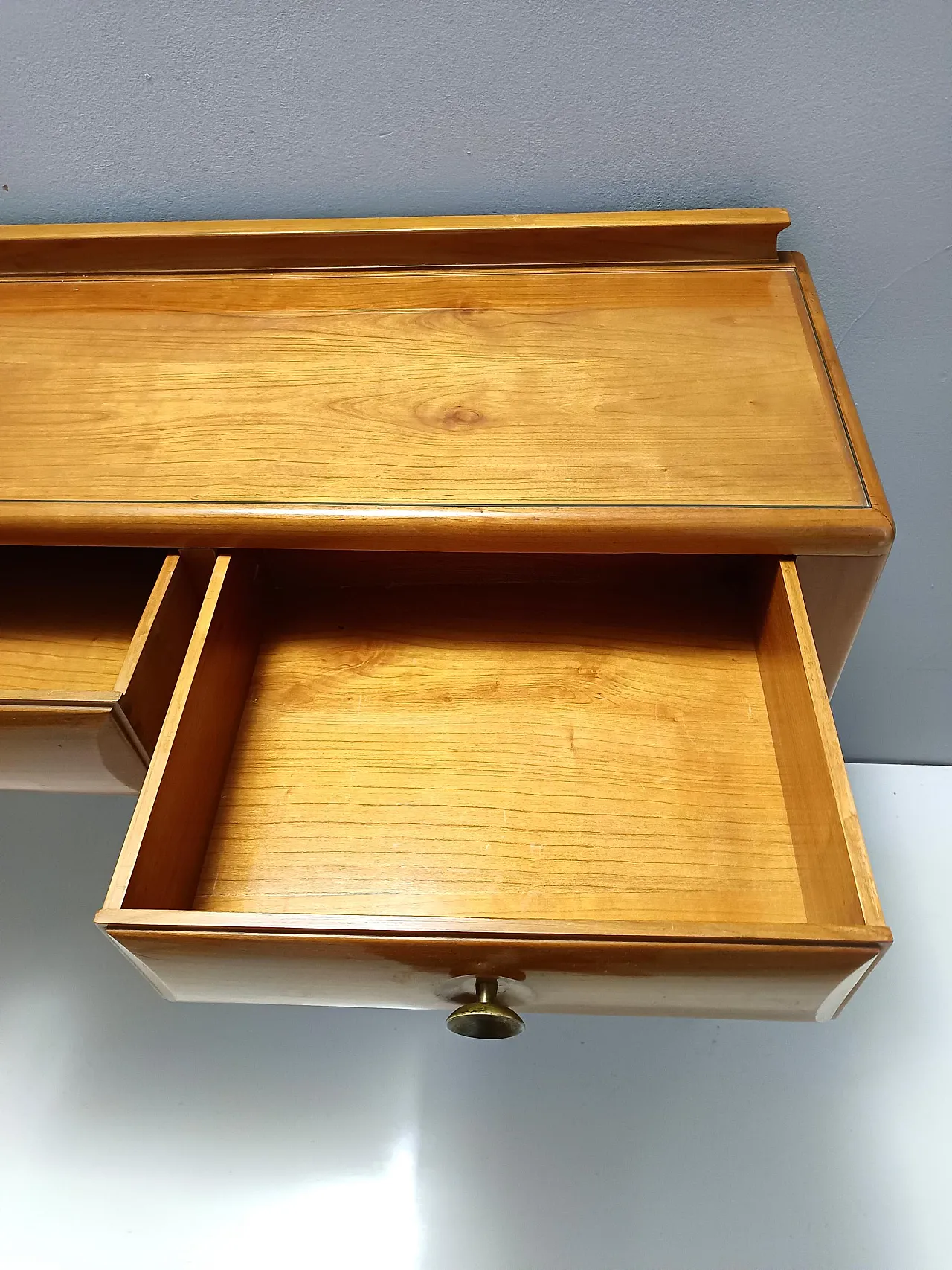 Console table by Paolo Buffa in cherrywood with glass top, 50s 14