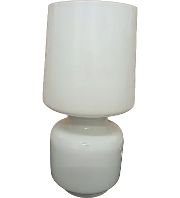 Table lamp in opal glass