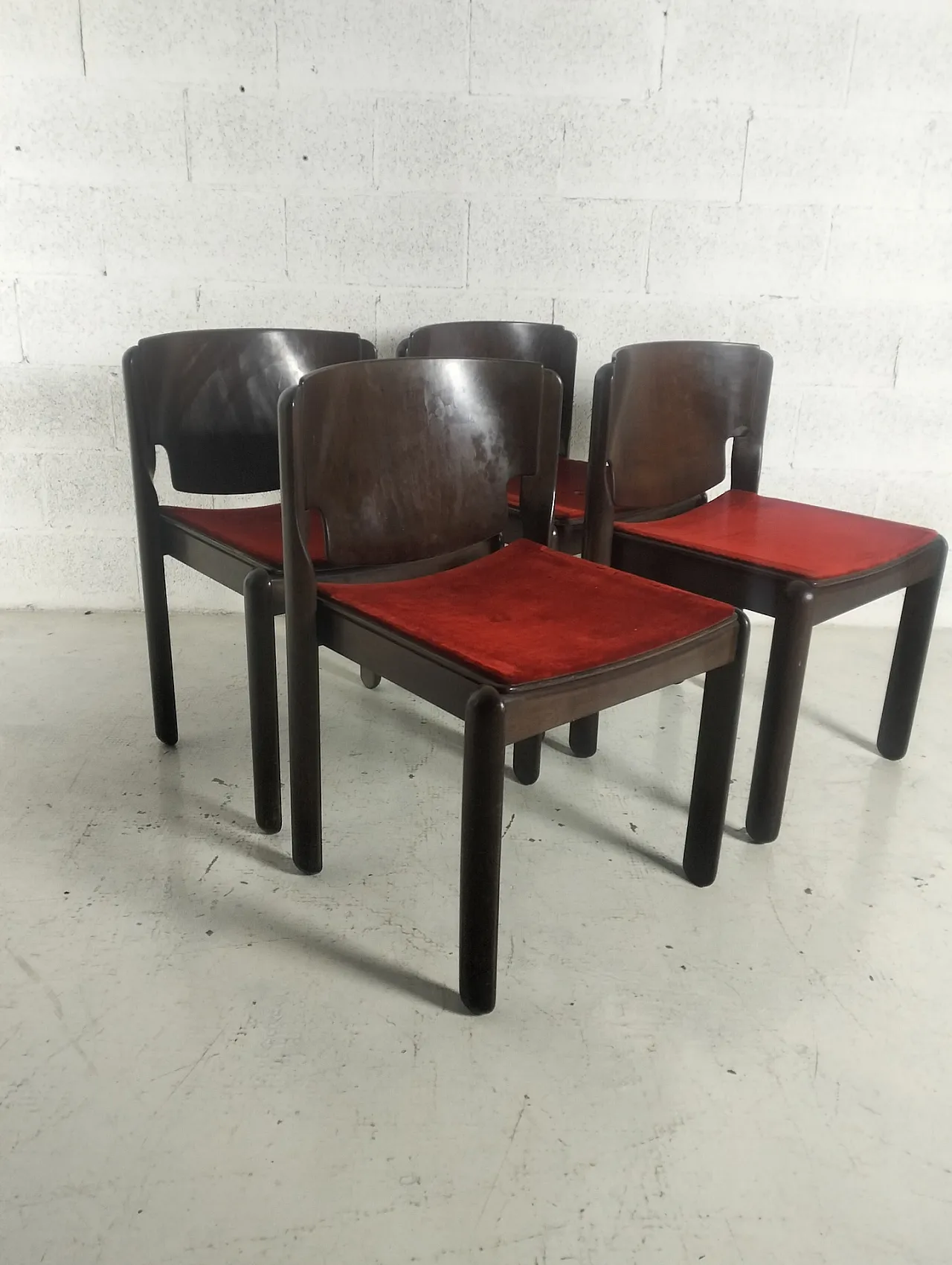 4 sedie 122 mod. di Vico Magistretti per Cassina, anni '70 2