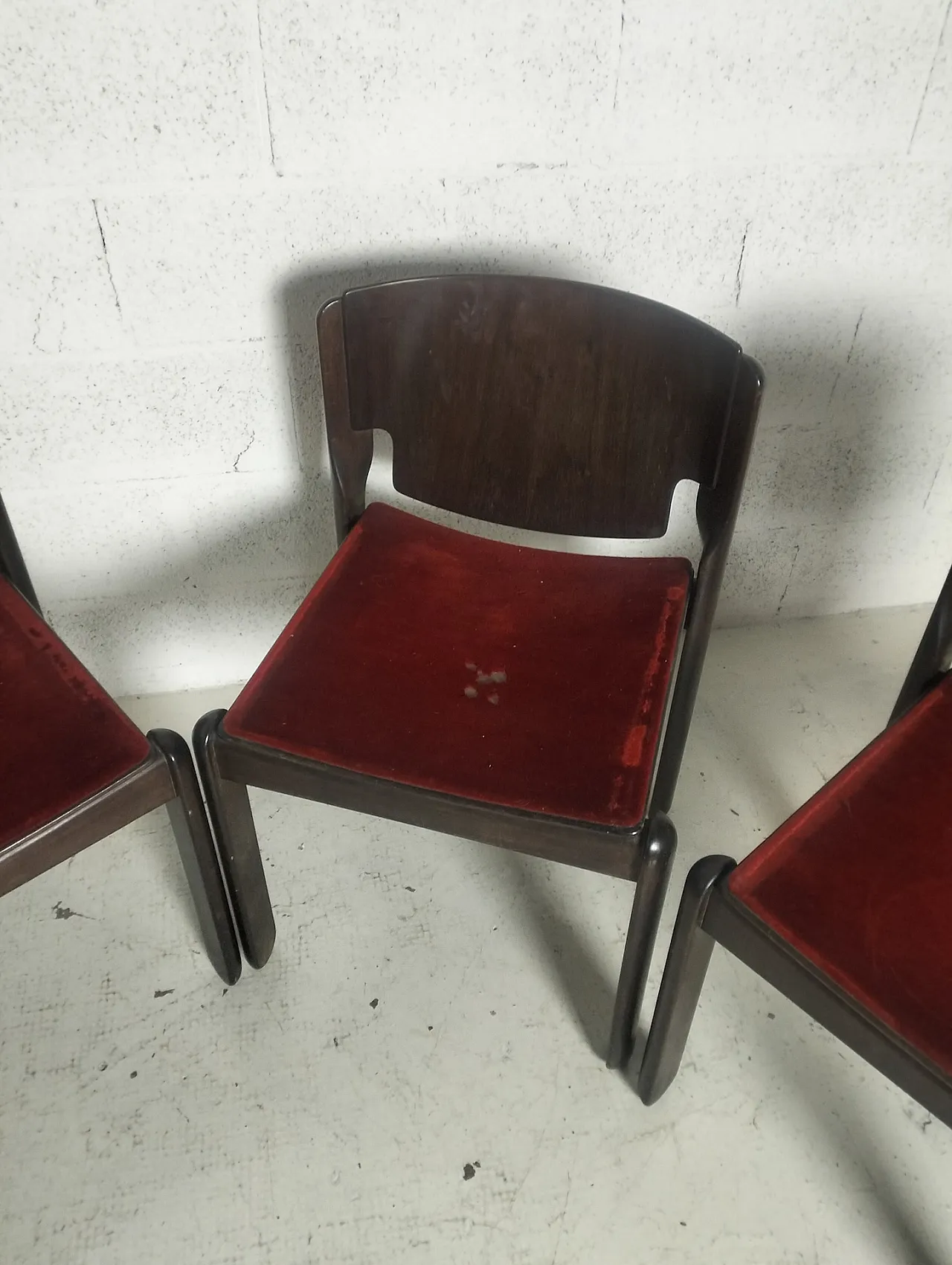 4 sedie 122 mod. di Vico Magistretti per Cassina, anni '70 5