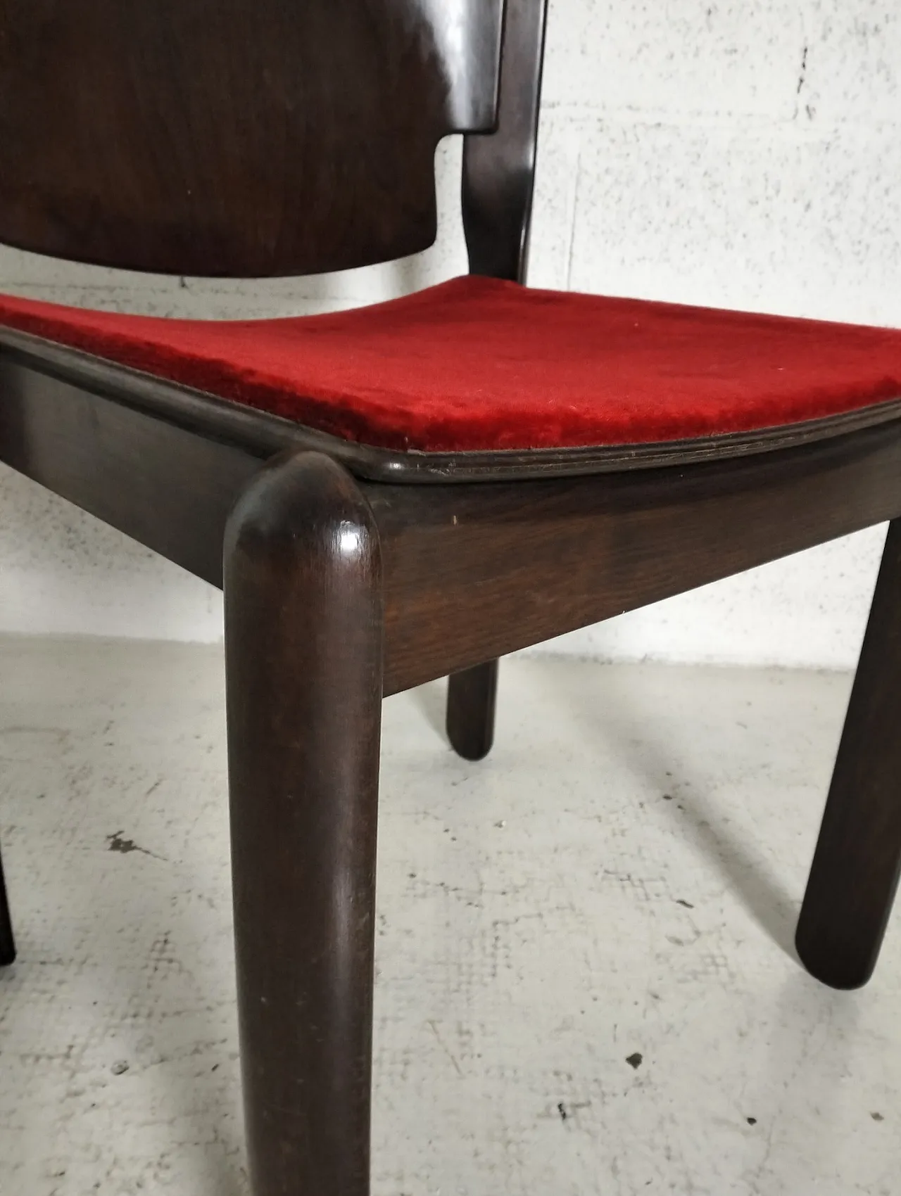 4 sedie 122 mod. di Vico Magistretti per Cassina, anni '70 12