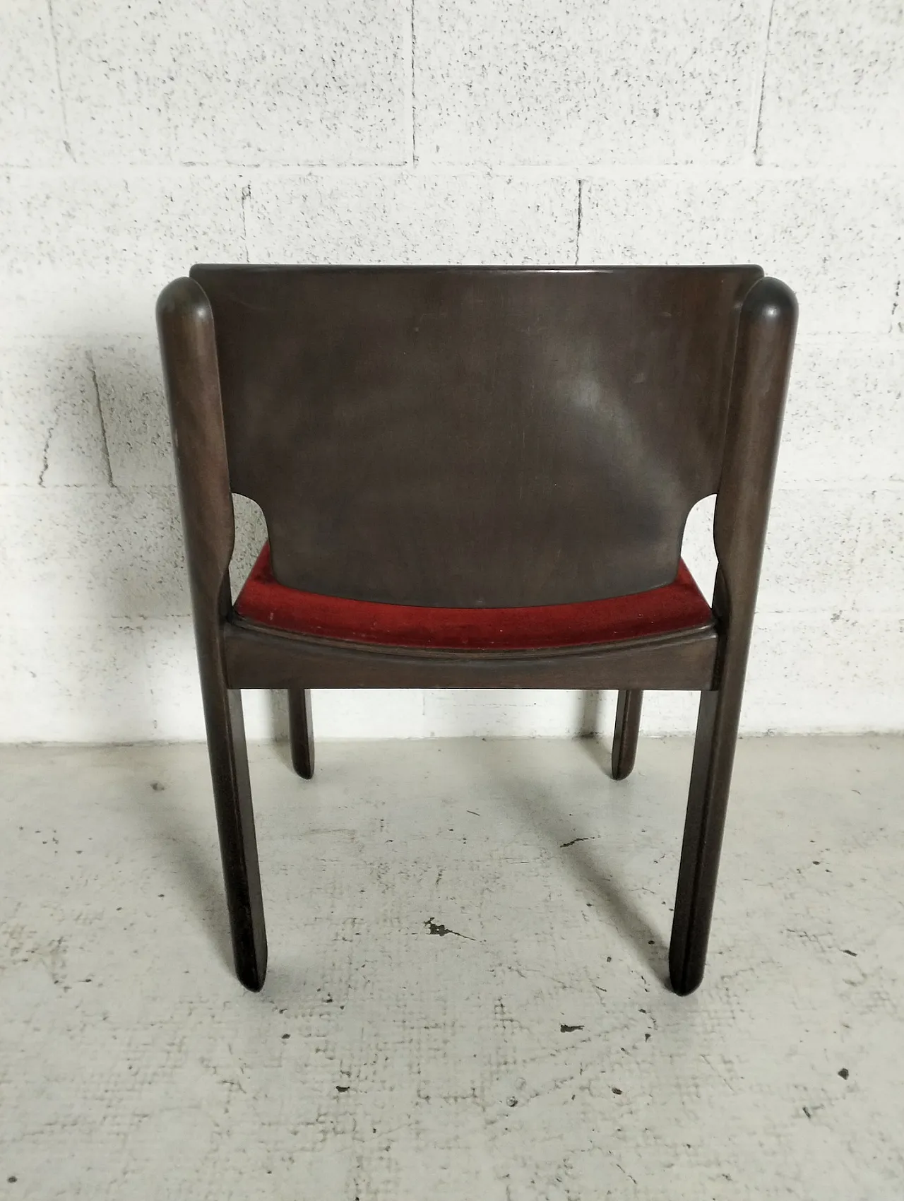 4 chairs 122 mod. by Vico Magistretti for Cassina, 70s 15