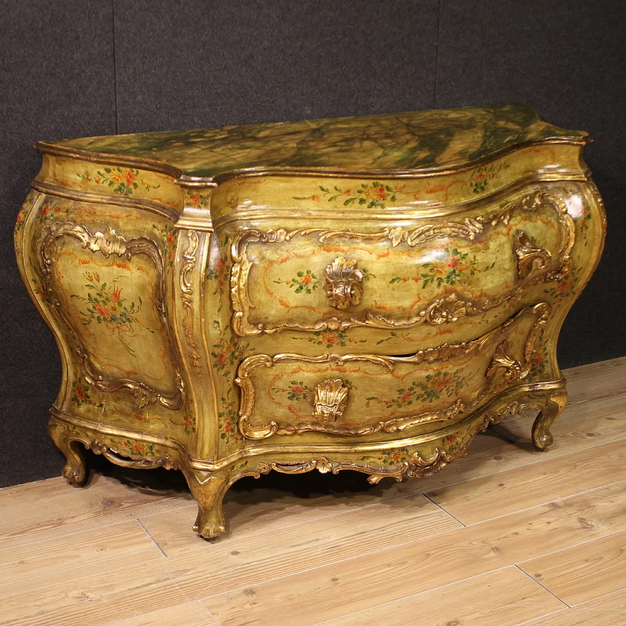 Large Venetian lacquered and gilded chest of drawers, 20th century 1