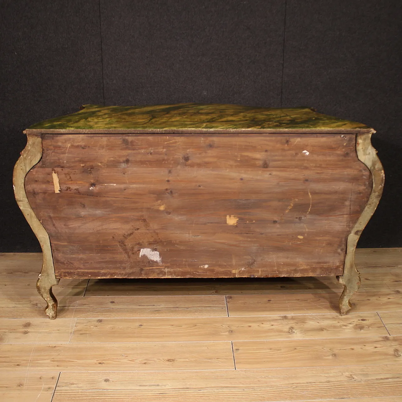 Large Venetian lacquered and gilded chest of drawers, 20th century 5