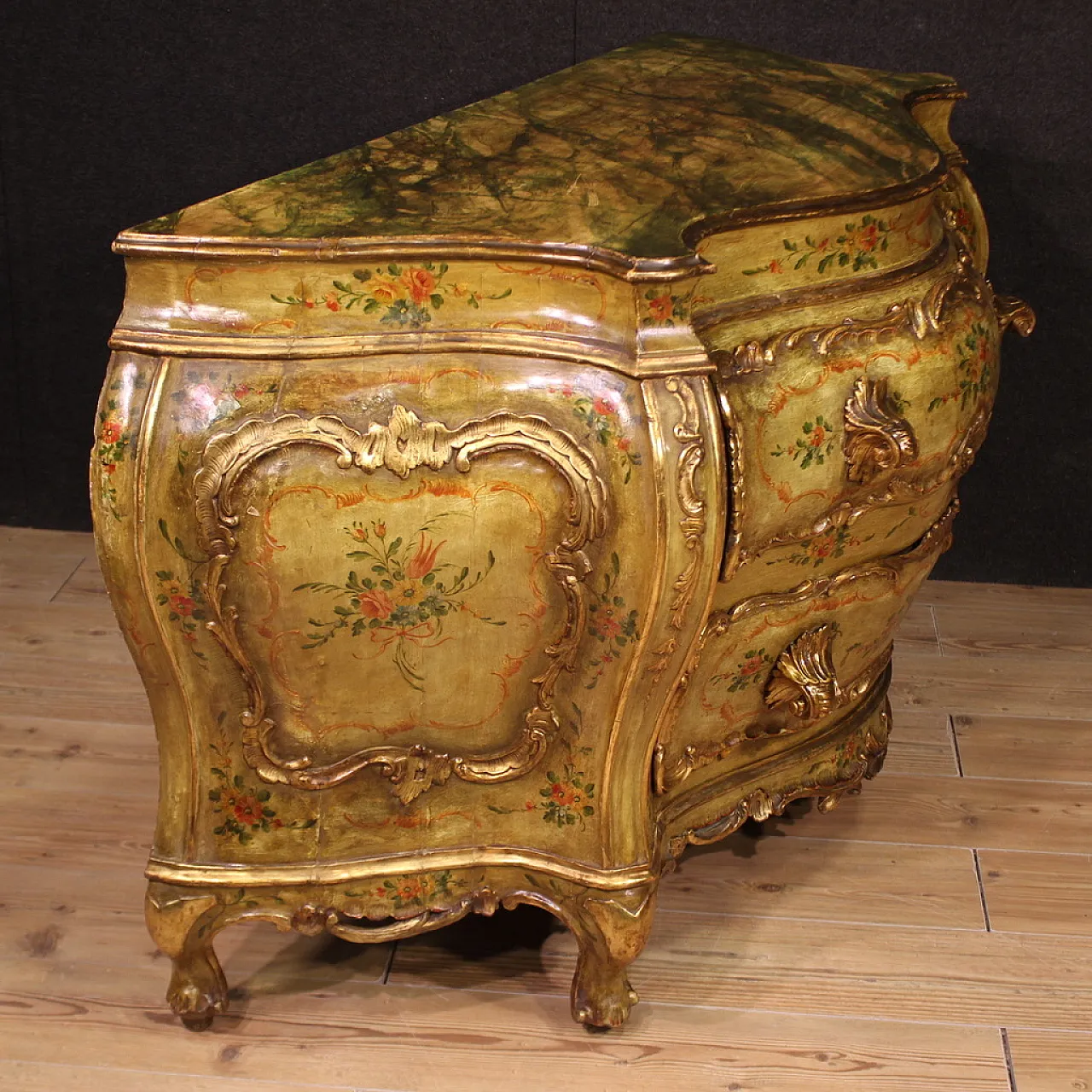 Large Venetian lacquered and gilded chest of drawers, 20th century 8