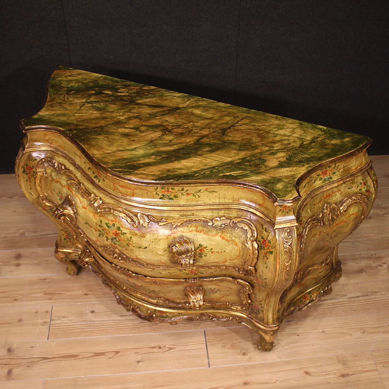 Large Venetian lacquered and gilded chest of drawers, 20th century 10