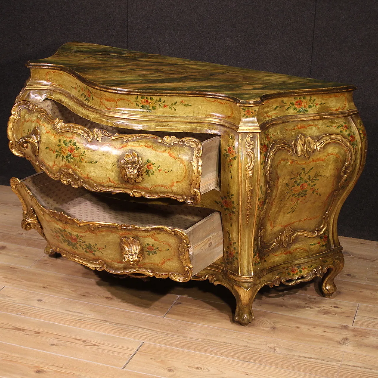 Large Venetian lacquered and gilded chest of drawers, 20th century 11