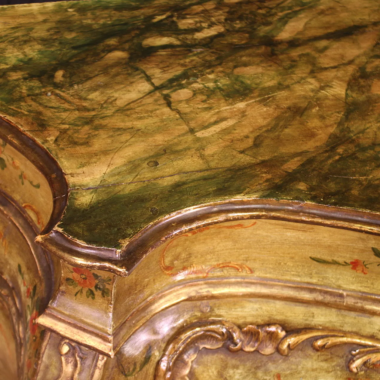 Large Venetian lacquered and gilded chest of drawers, 20th century 12