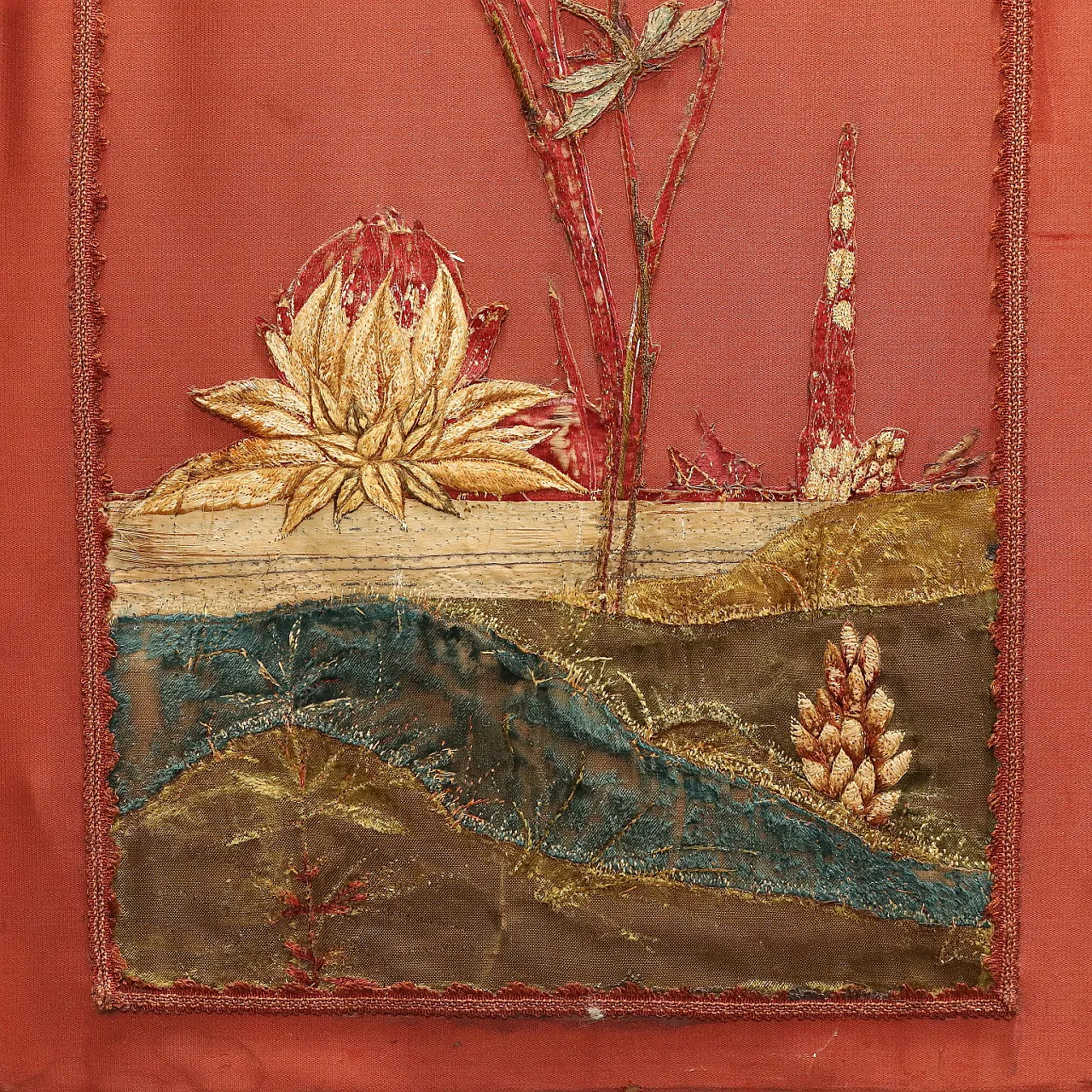 Chinoiserie-style screen with embroidered silk covering, early 20th century 5