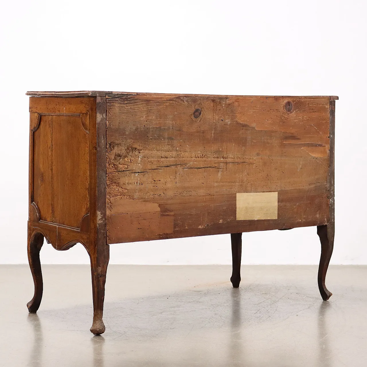 Walnut chest of drawers, 18th century 10