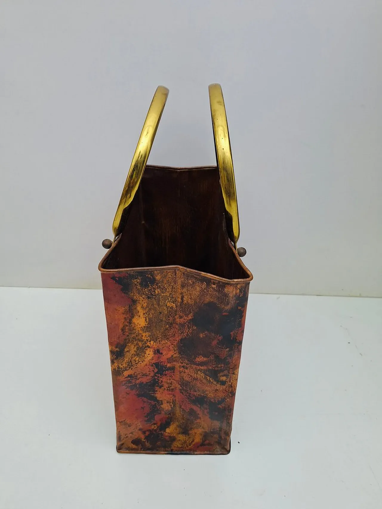 Enamelled copper magazine rack with brass handles, 1970s 2