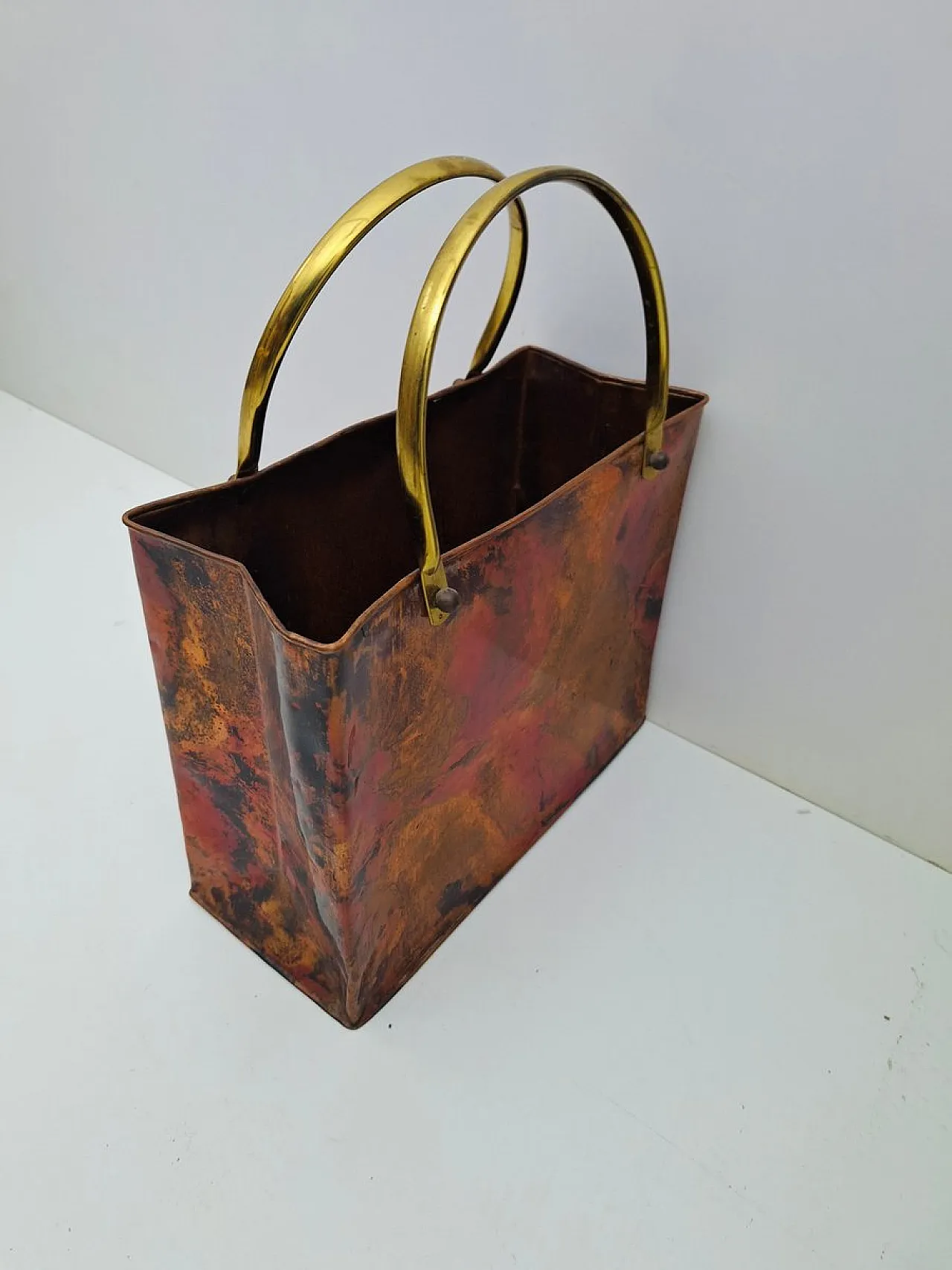 Enamelled copper magazine rack with brass handles, 1970s 3