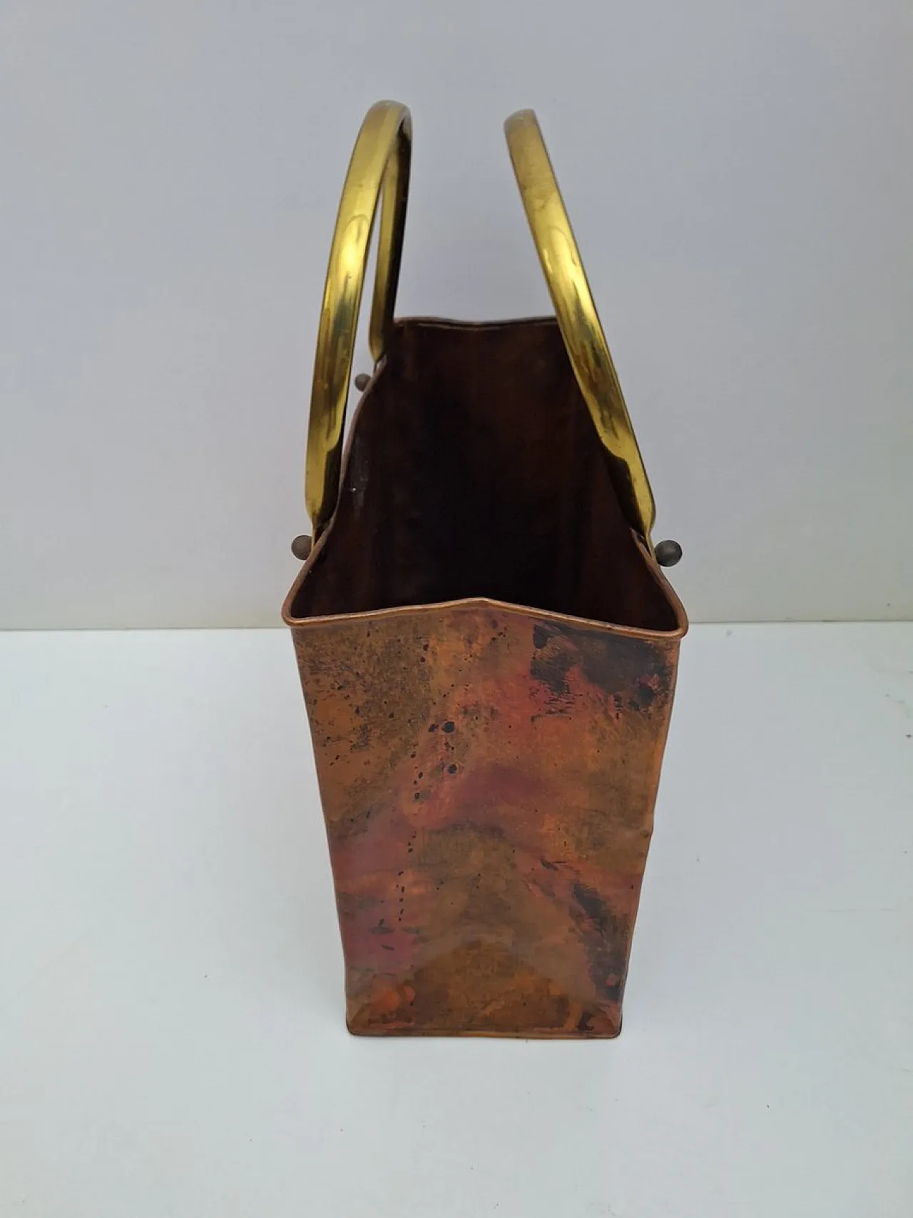 Enamelled copper magazine rack with brass handles, 1970s 5