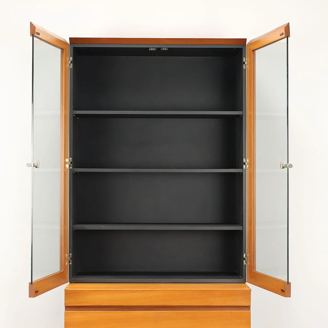 Tanganyika walnut veneered showcase with metal base, 1980s 3