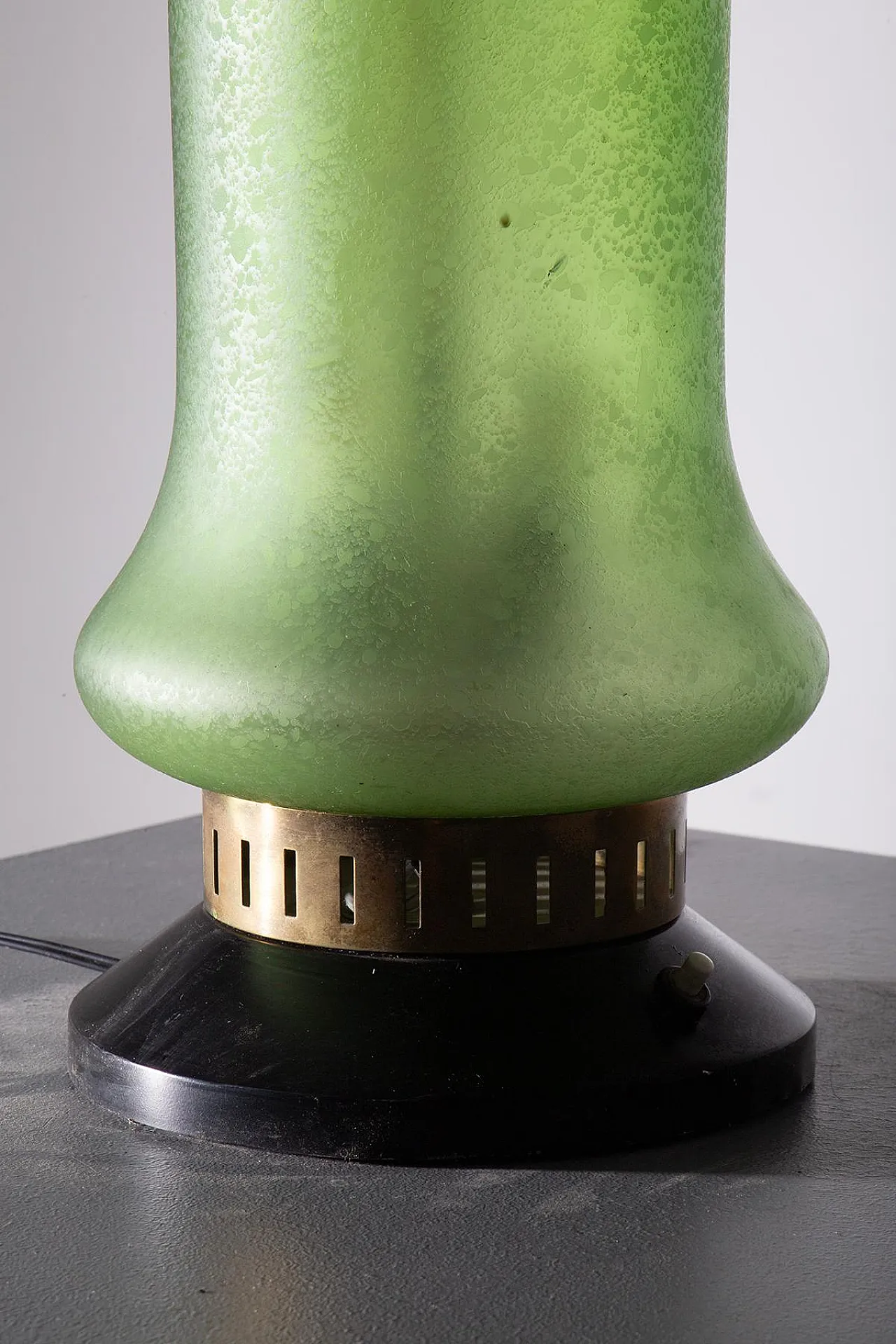 Stilnovo italian table lamp in green glass, 1960s 9