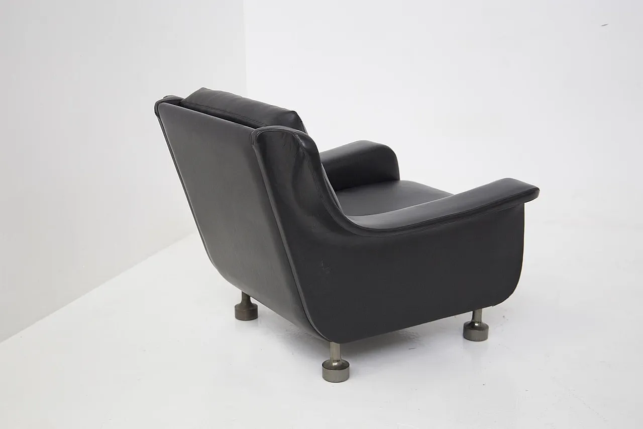 Pair of black leather armchairs qttr. to Luigi Caccia Dominioni, 1960s 5