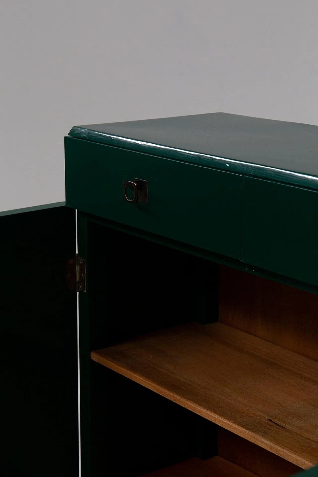 Piccola credenza in legno verde e ottone di Pierluigi Colli, anni '50 3