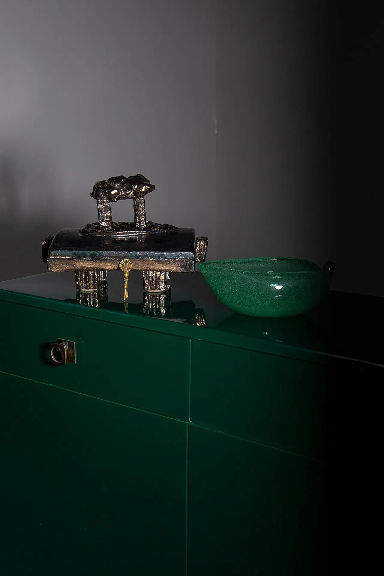 Piccola credenza in legno verde e ottone di Pierluigi Colli, anni '50 5