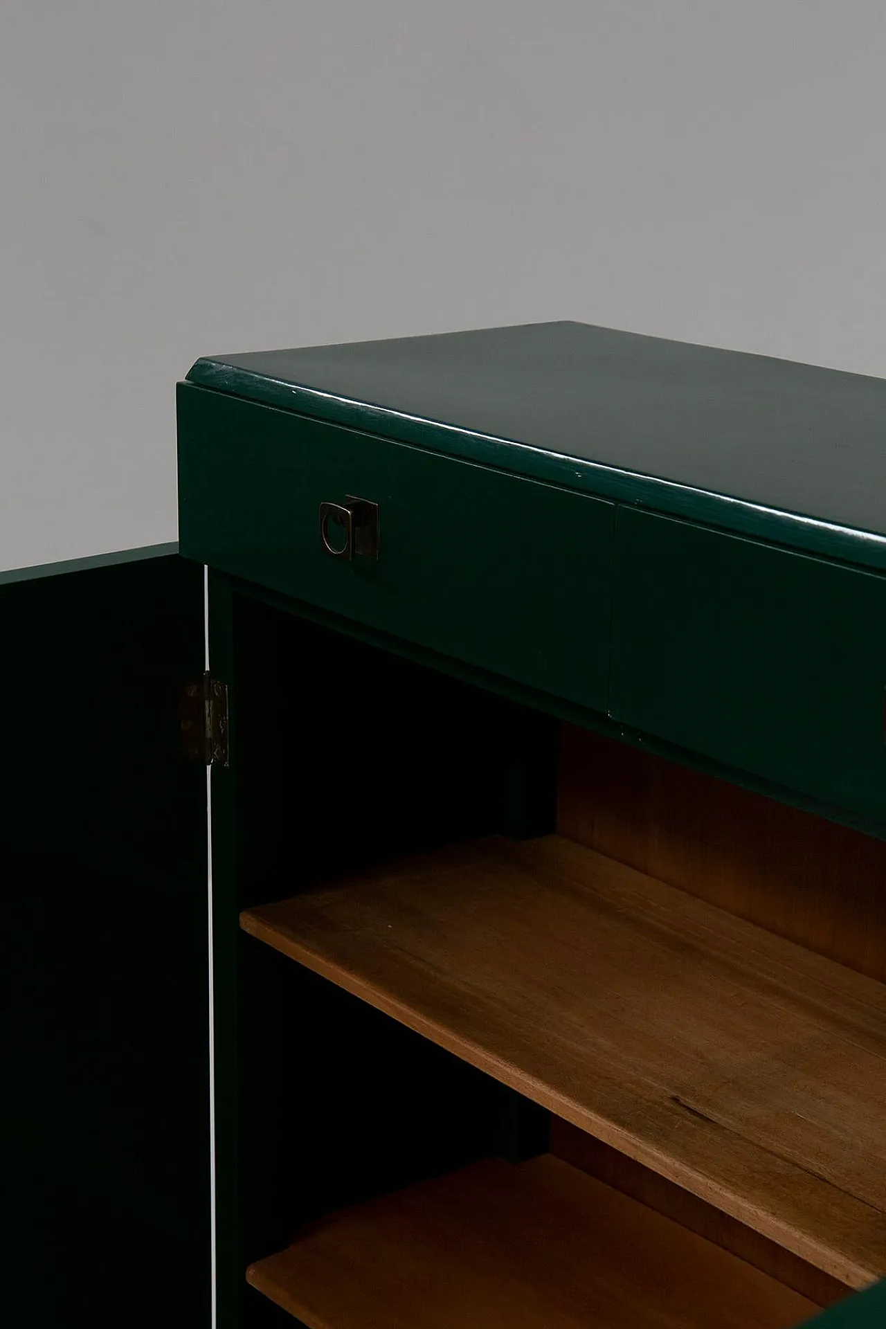 Piccola credenza in legno verde e ottone di Pierluigi Colli, anni '50 8