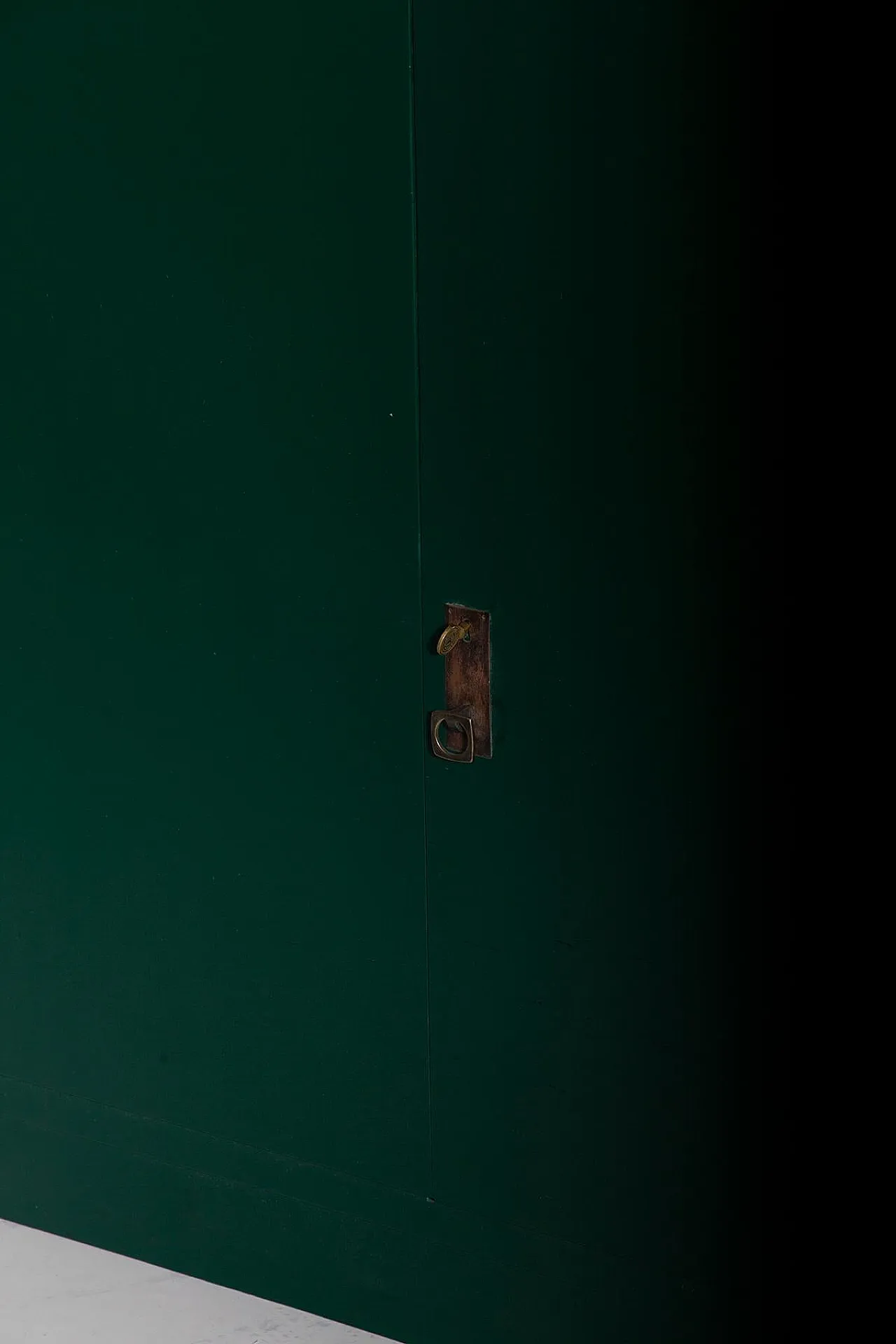 Piccola credenza in legno verde e ottone di Pierluigi Colli, anni '50 12