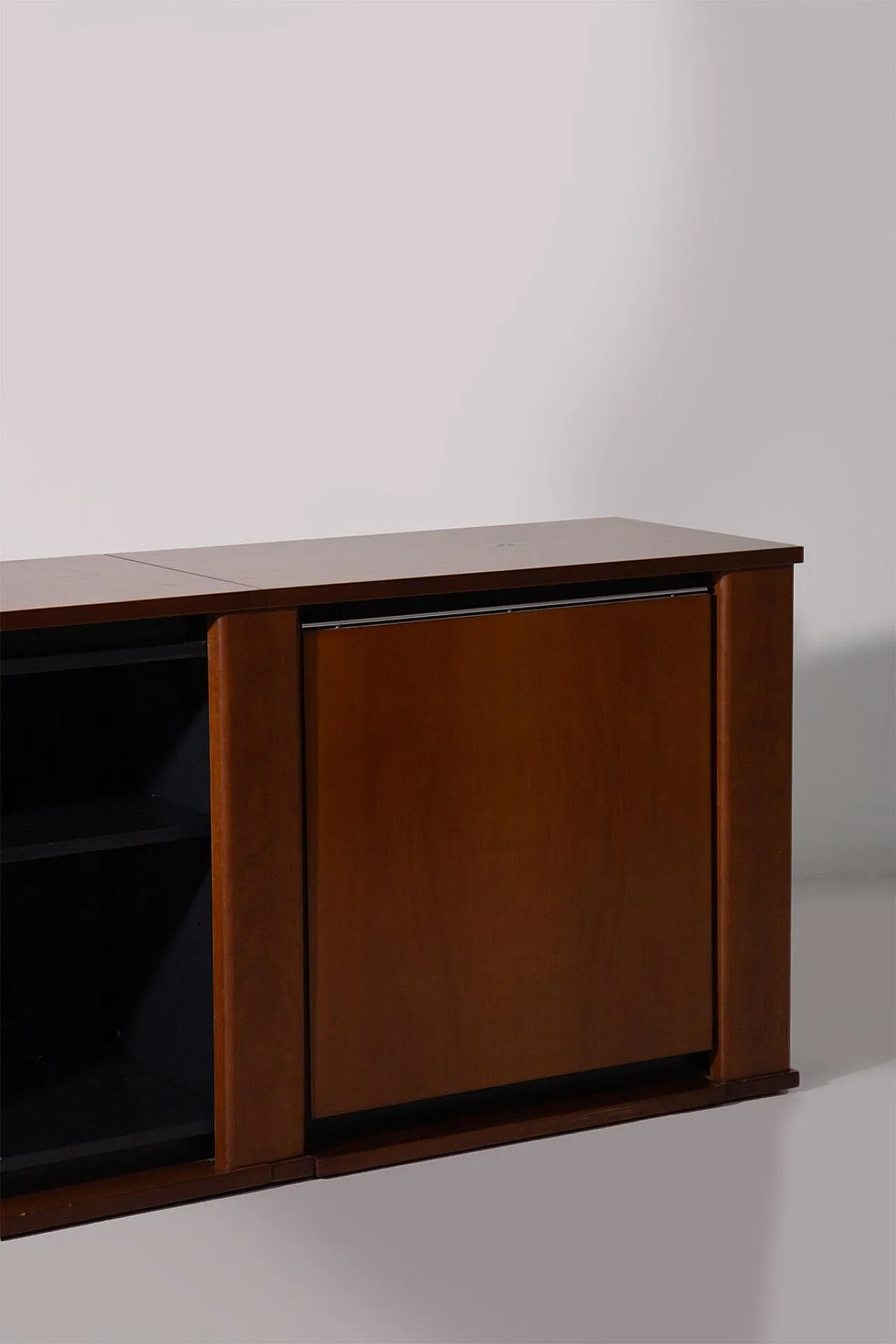 Credenza in legno con giradischi incorporato, anni '70 9