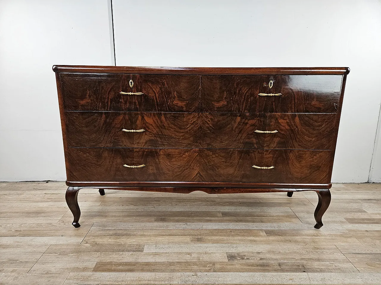 Five drawer chest of drawers in wood and brass, 1930 1