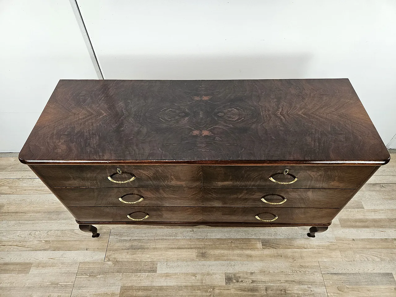 Five drawer chest of drawers in wood and brass, 1930 3