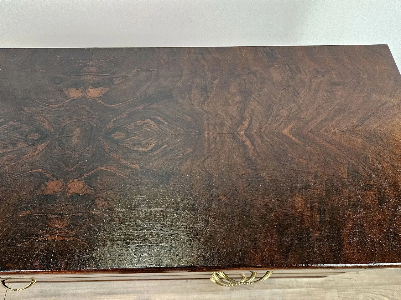 Five drawer chest of drawers in wood and brass, 1930 6