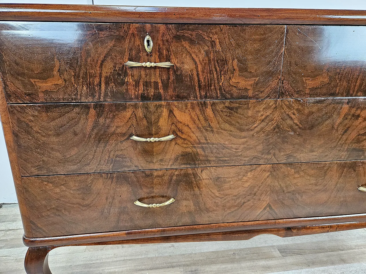 Five drawer chest of drawers in wood and brass, 1930 9