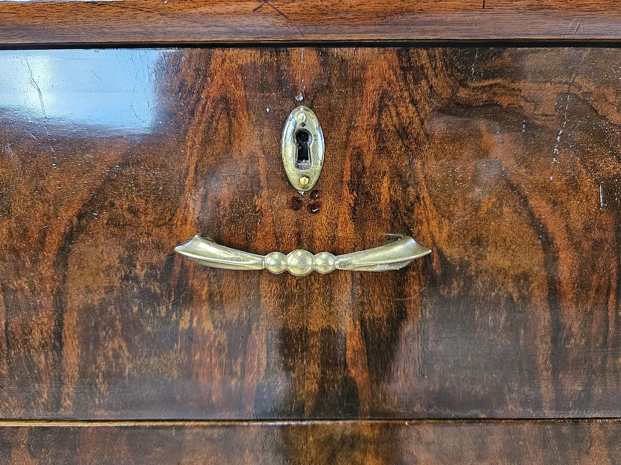 Five drawer chest of drawers in wood and brass, 1930 10