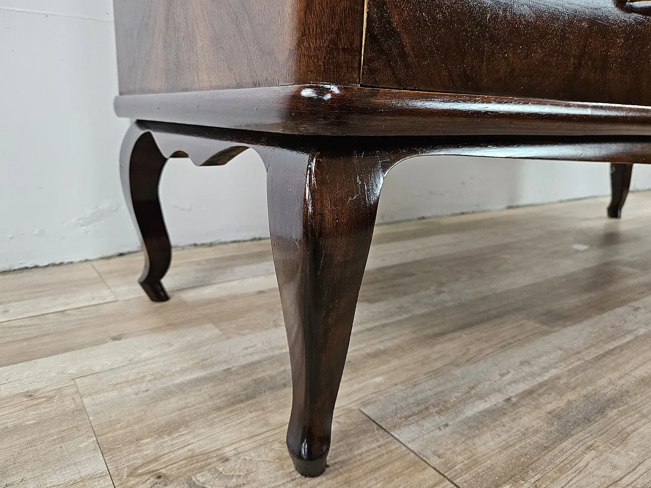 Five drawer chest of drawers in wood and brass, 1930 13