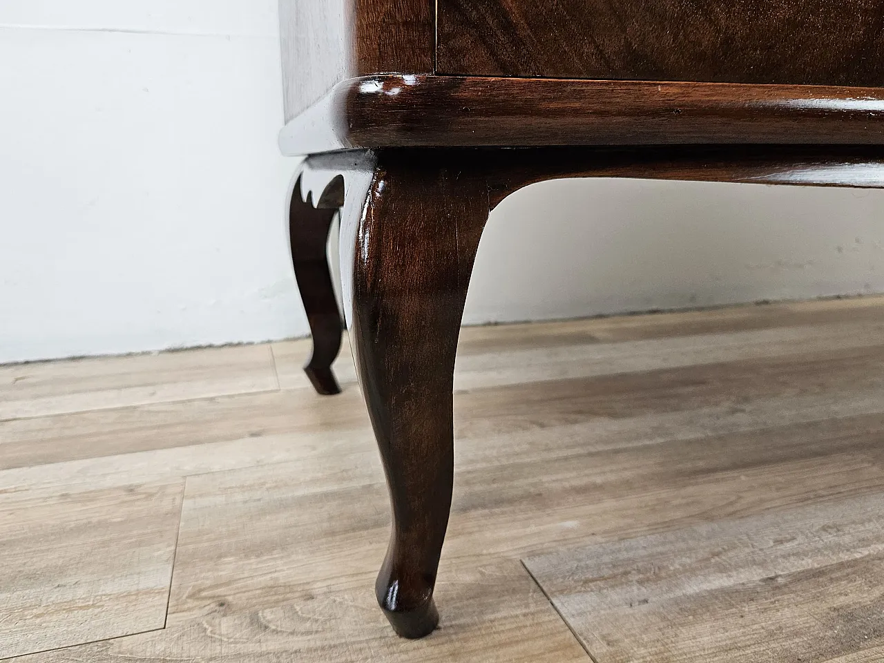 Comò cinque cassetti in legno e ottone, 1930 14