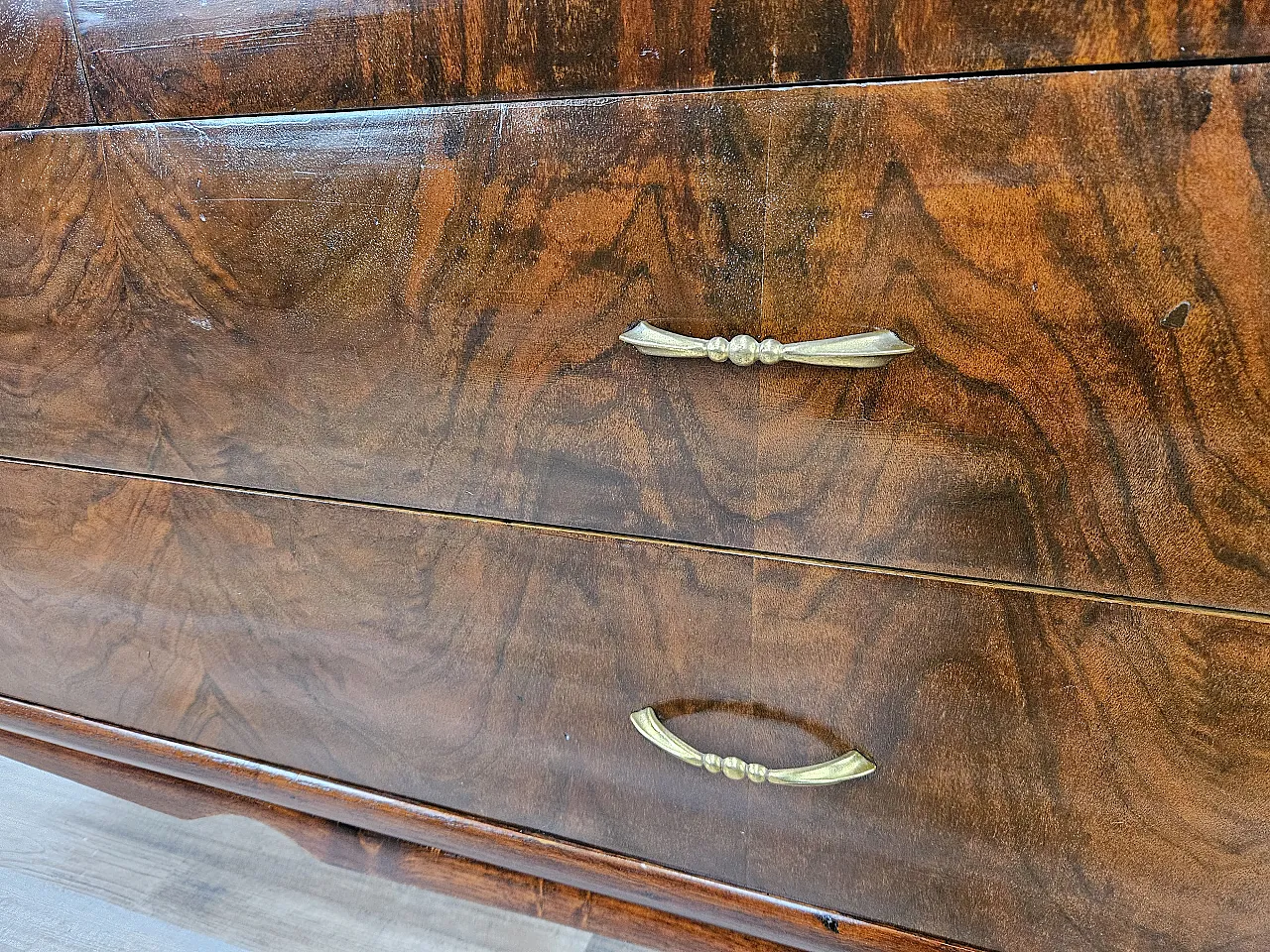 Five drawer chest of drawers in wood and brass, 1930 17