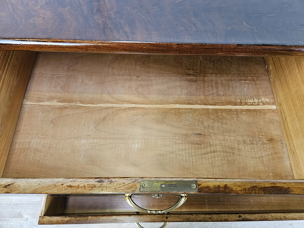 Five drawer chest of drawers in wood and brass, 1930 19